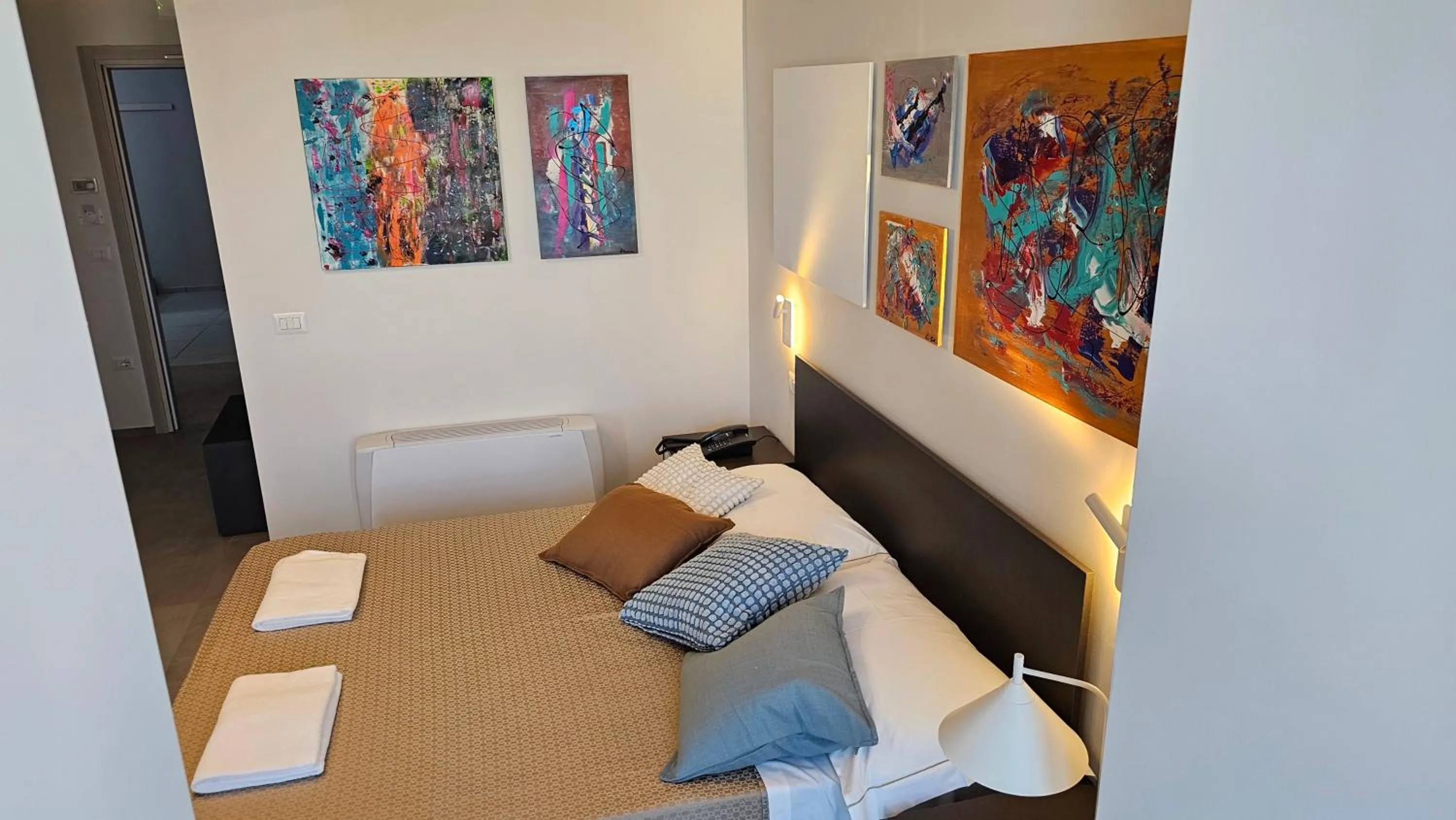 Bed in Hotel Caravel
