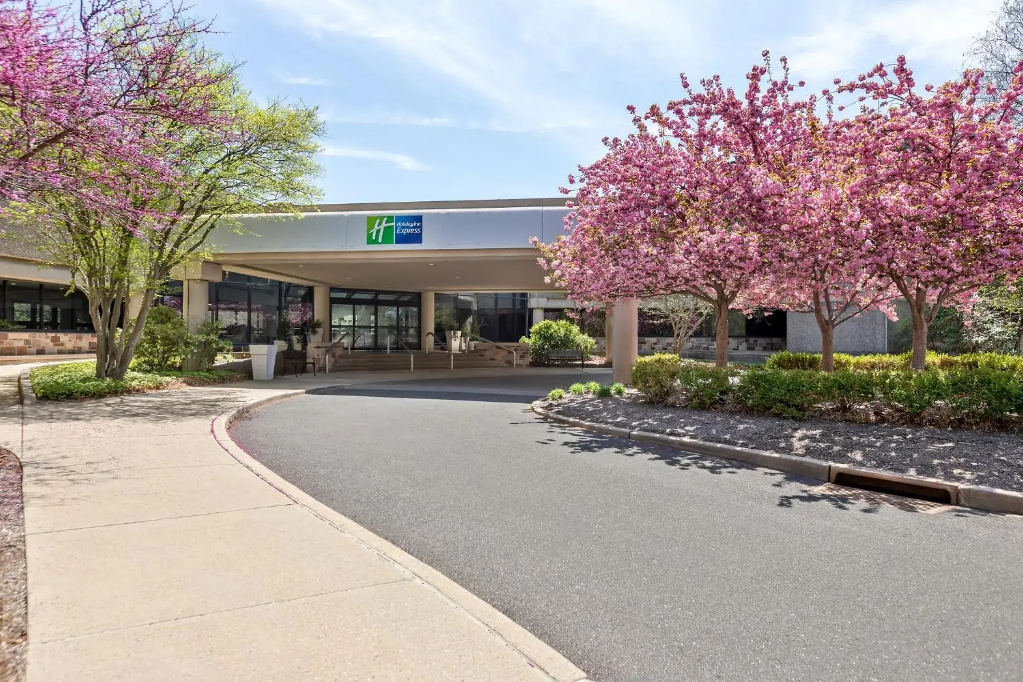 Property building in Holiday Inn Express Princeton Southeast by IHG Property building in Holiday Inn Express Princeton Southeast by IHG