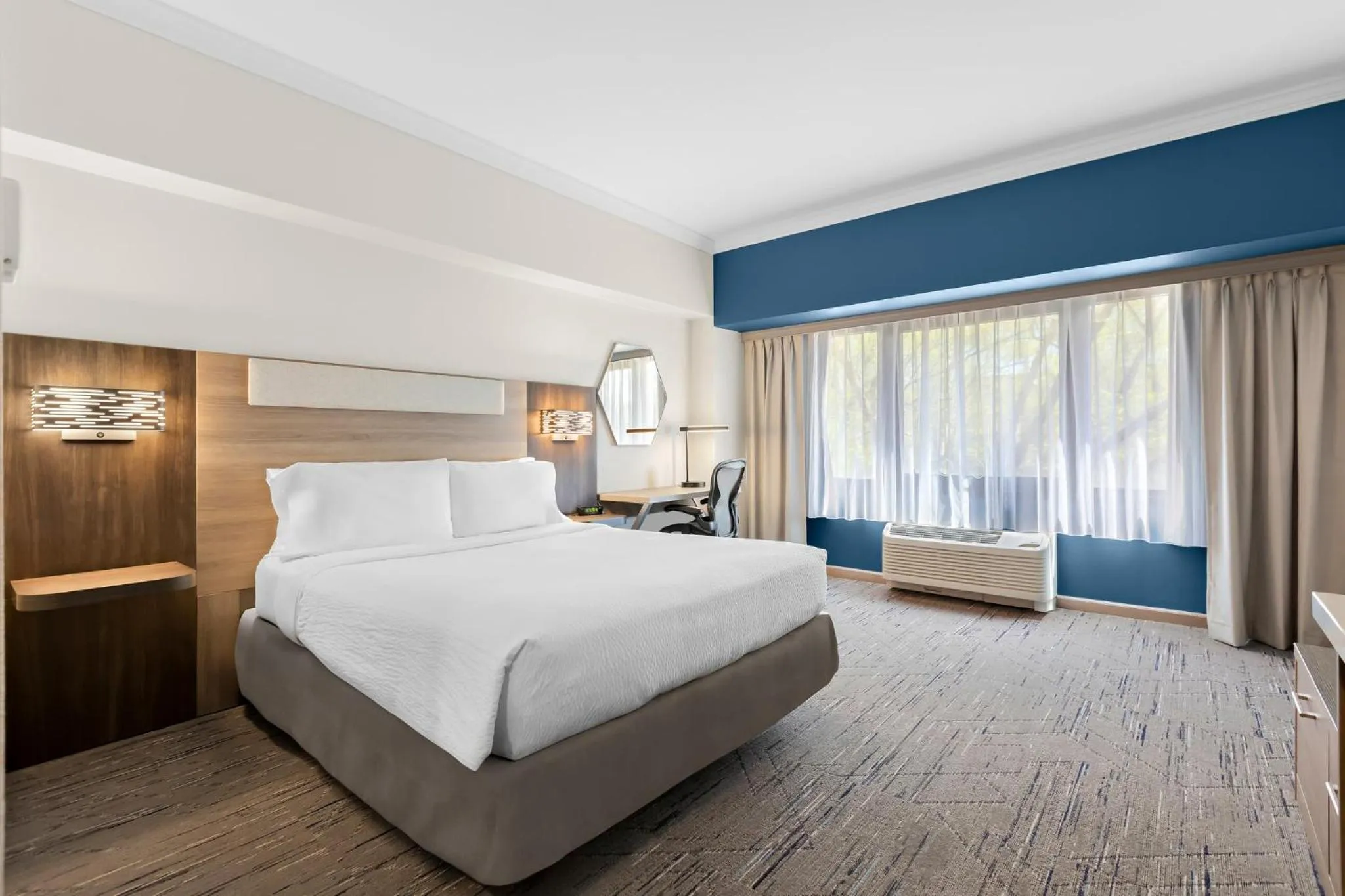 Photo of the whole room, Bed in Holiday Inn Express Princeton Southeast by IHG