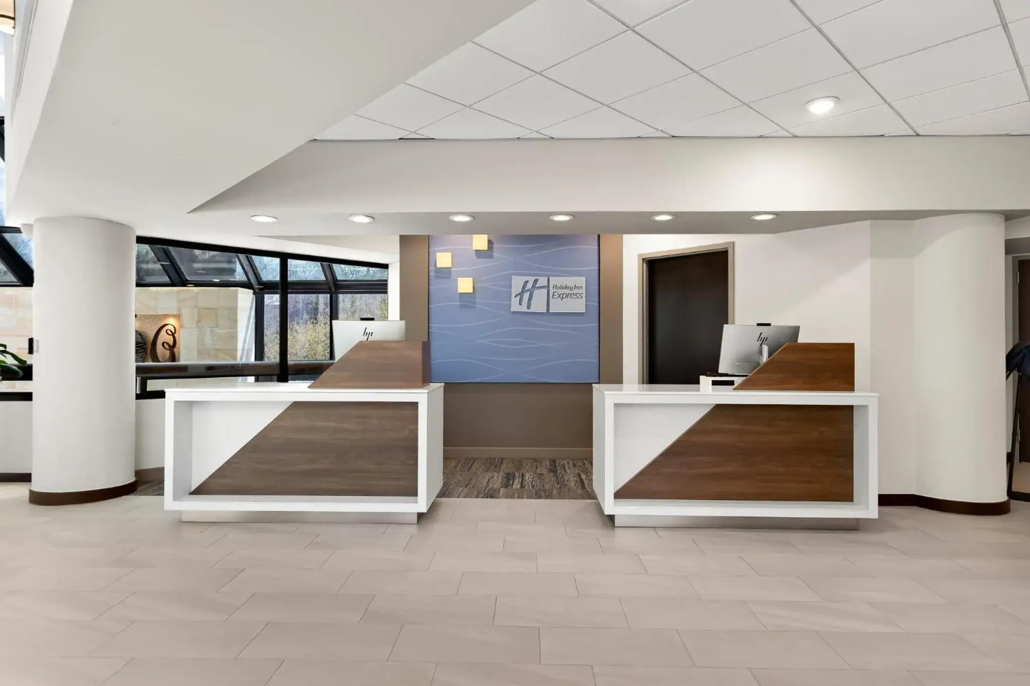 Property building, Bed in Holiday Inn Express Princeton Southeast by IHG Property building, Bed in Holiday Inn Express Princeton Southeast by IHG