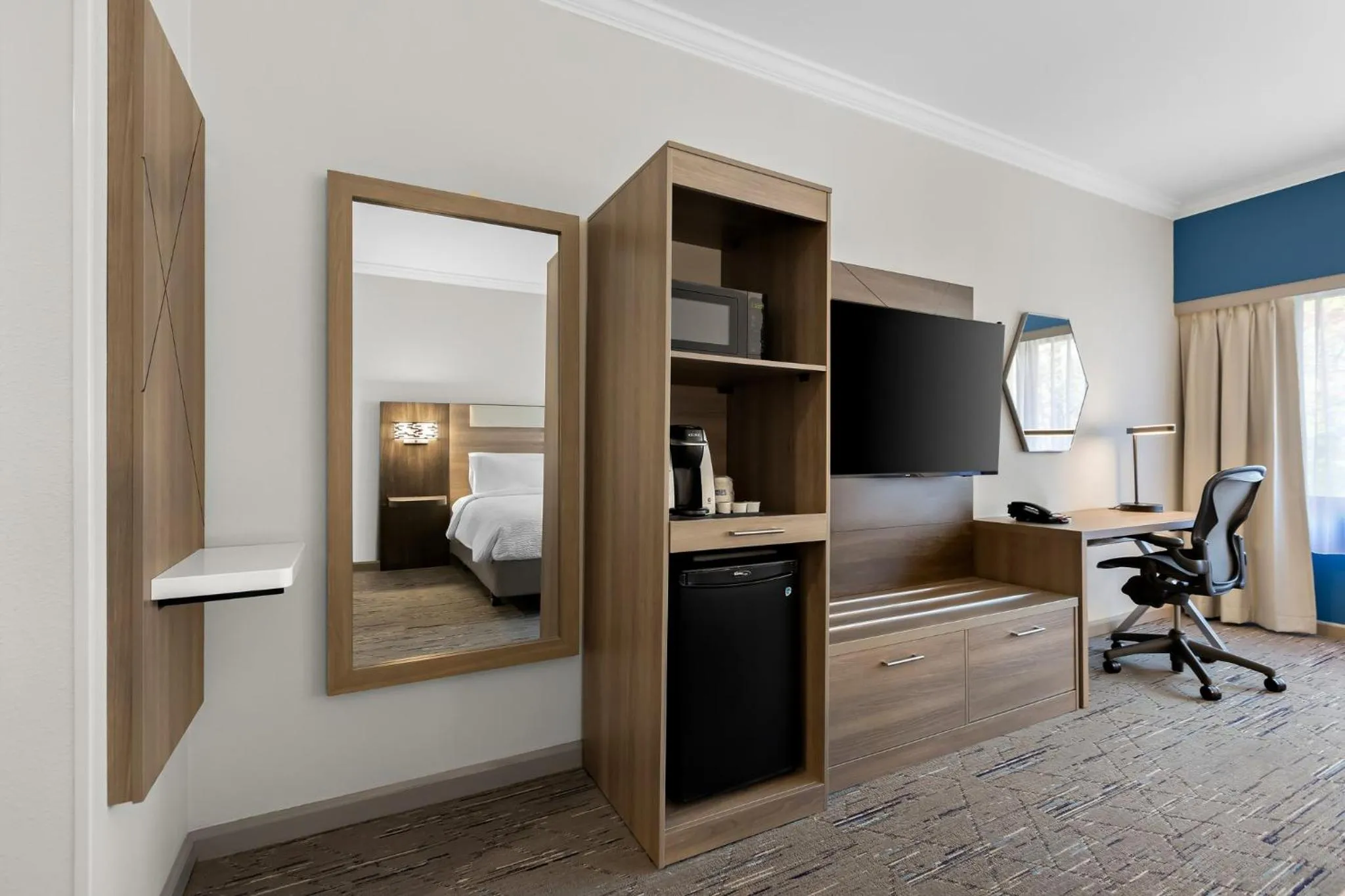 Photo of the whole room, Bed in Holiday Inn Express Princeton Southeast by IHG