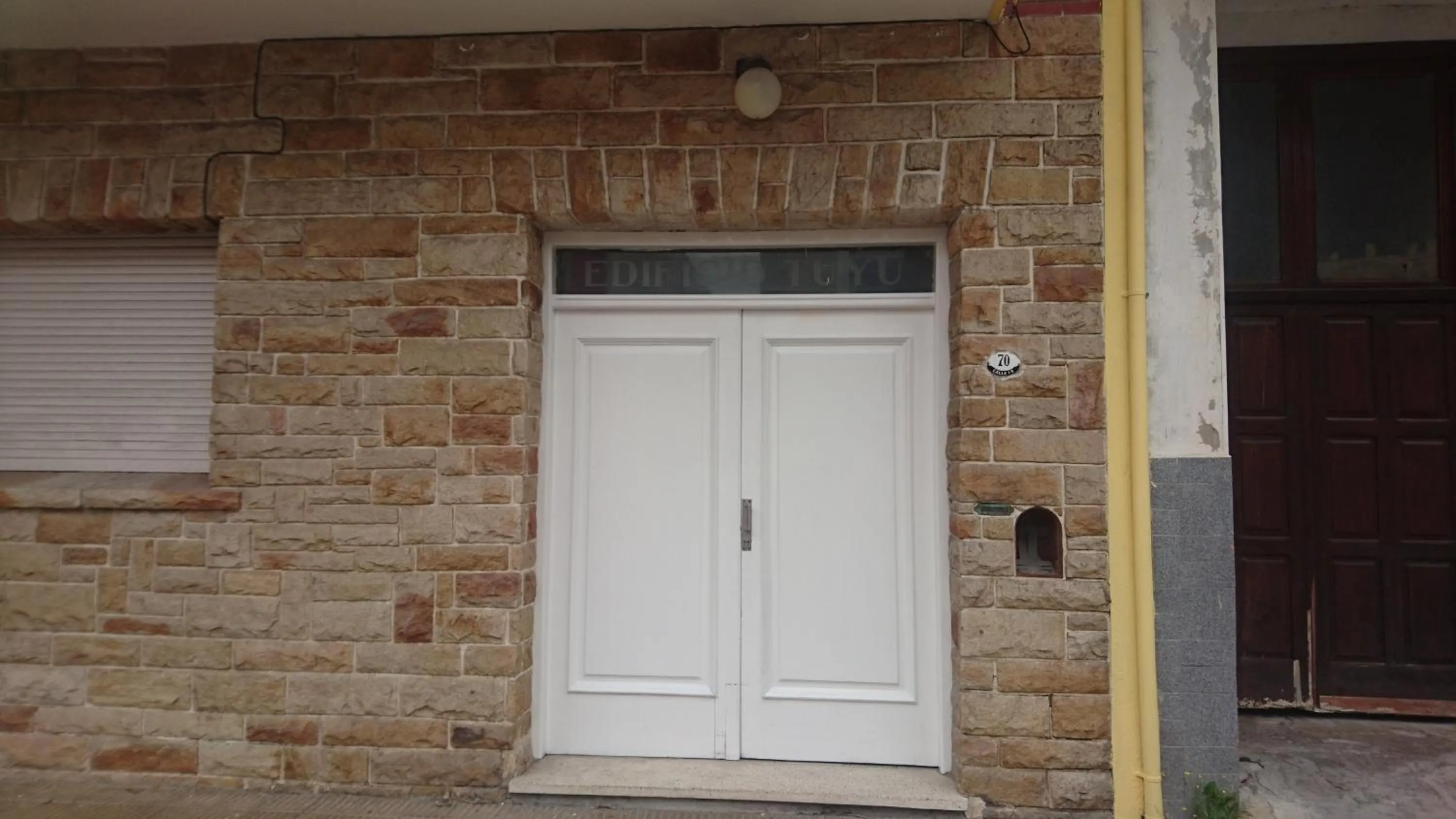 Facade/entrance in Tuyu Cerca