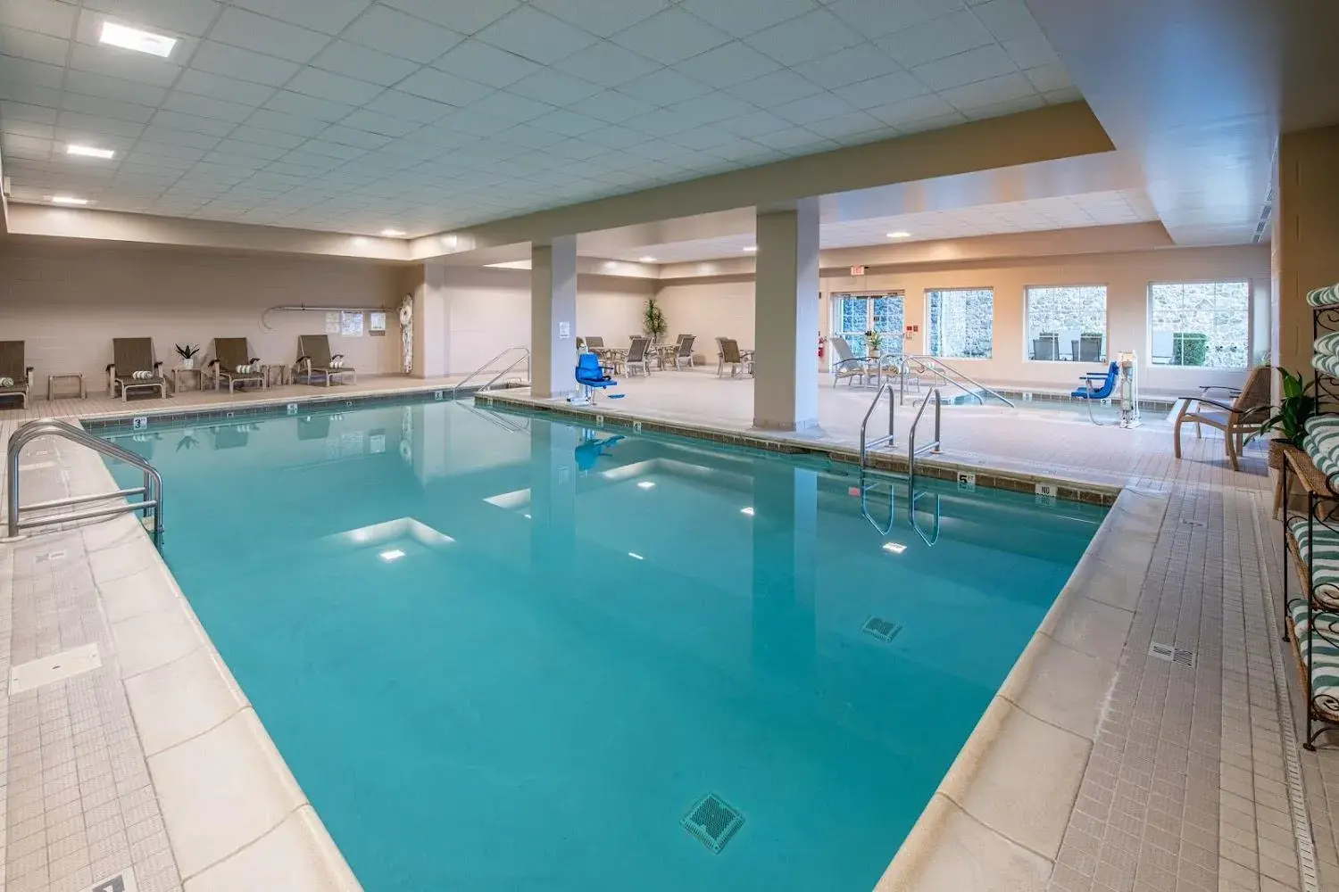 Swimming pool in AmishView Inn & Suites Swimming pool in AmishView Inn & Suites