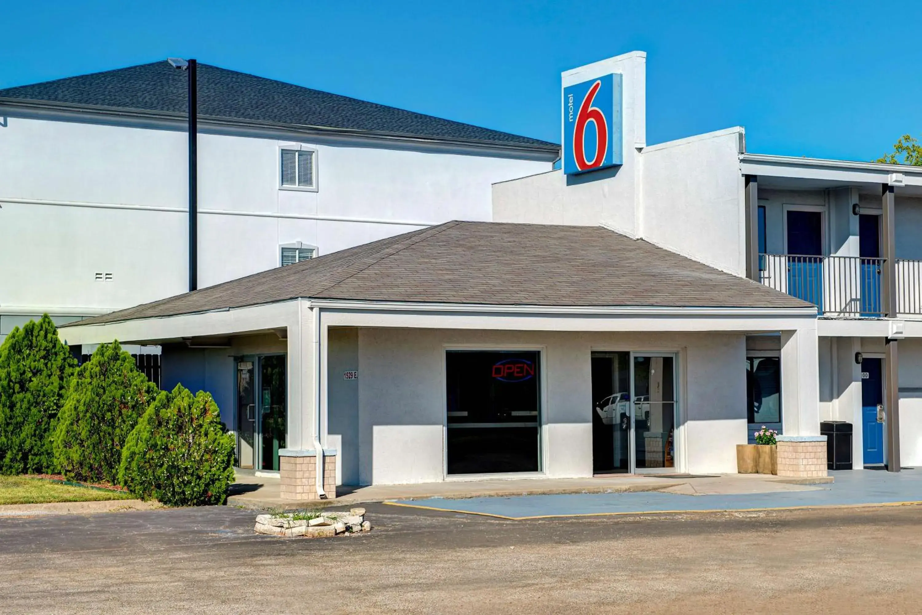 Property building in Motel 6-Sulphur Springs, TX Property building in Motel 6-Sulphur Springs, TX