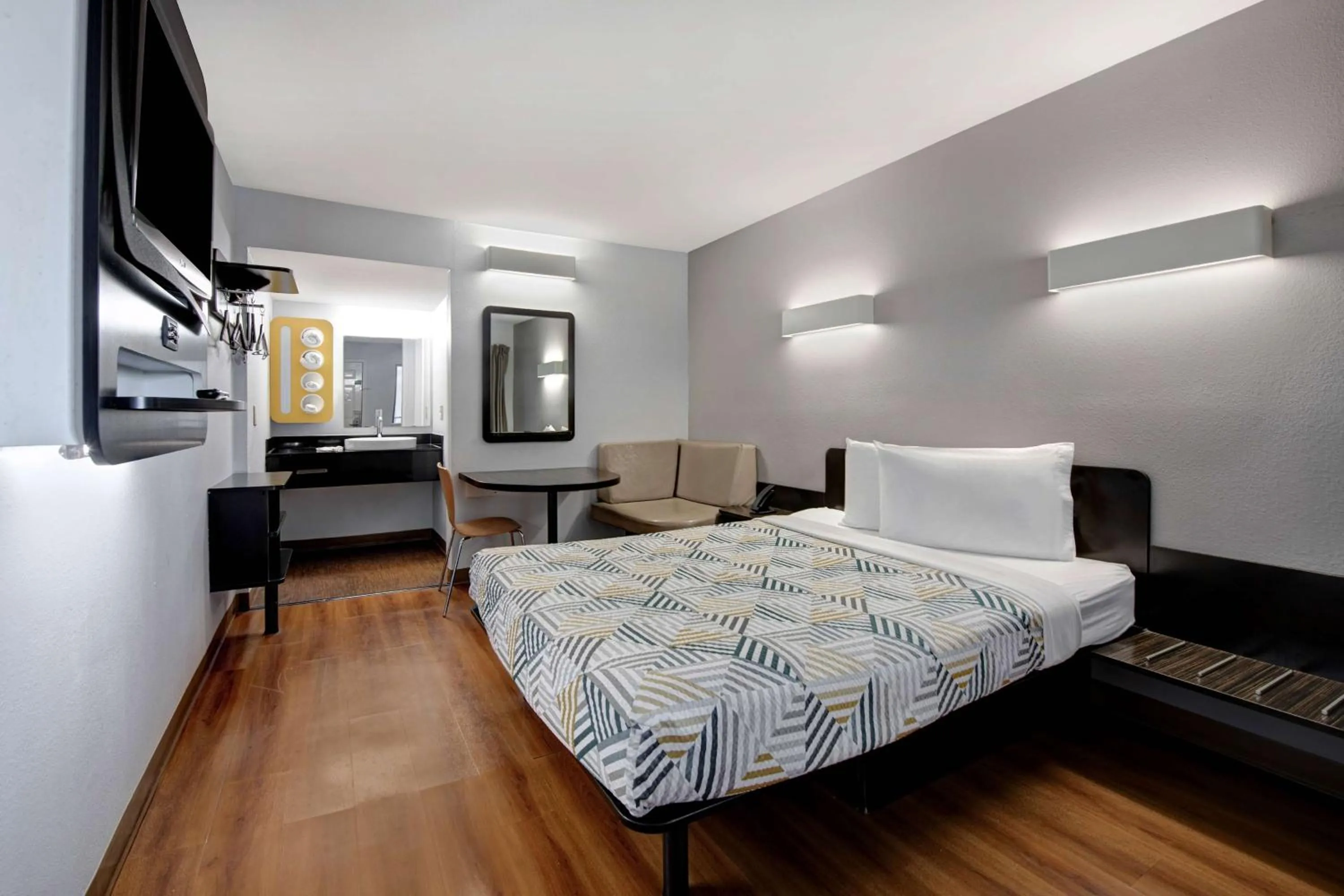 Bedroom, Bed in Motel 6-Sulphur Springs, TX