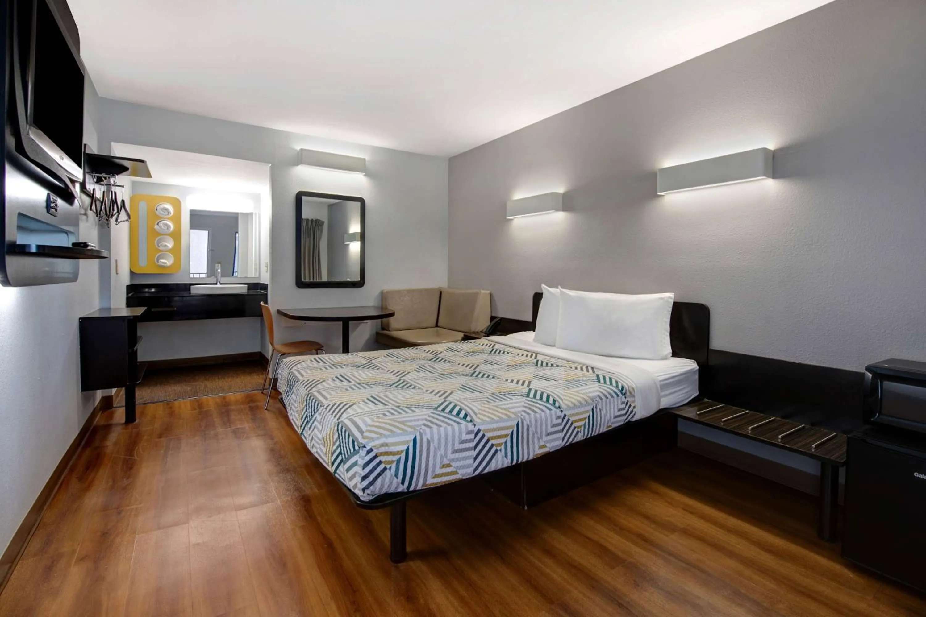 Bedroom, Bed in Motel 6-Sulphur Springs, TX