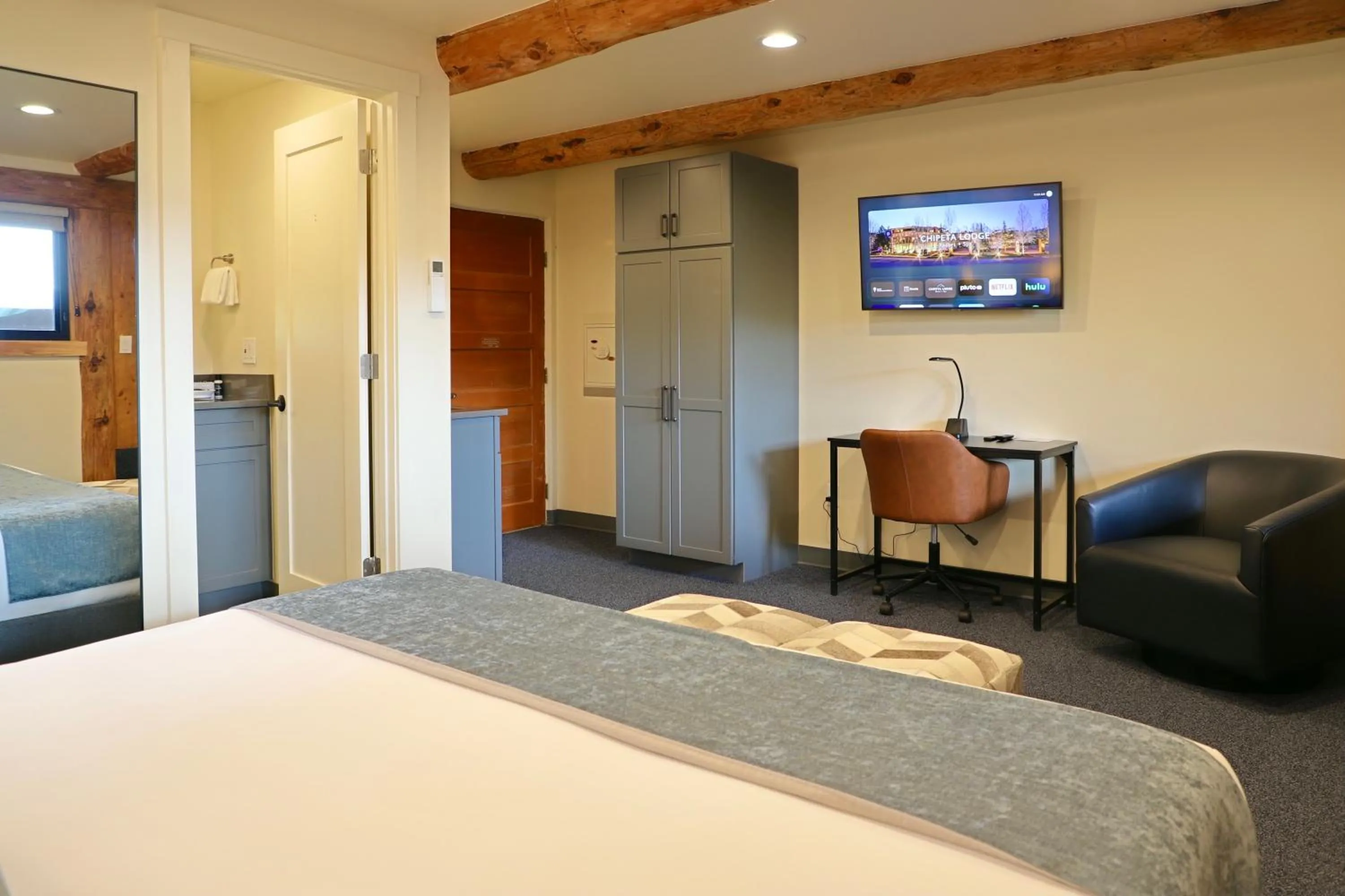 Photo of the whole room, Bed in Chipeta Lodge