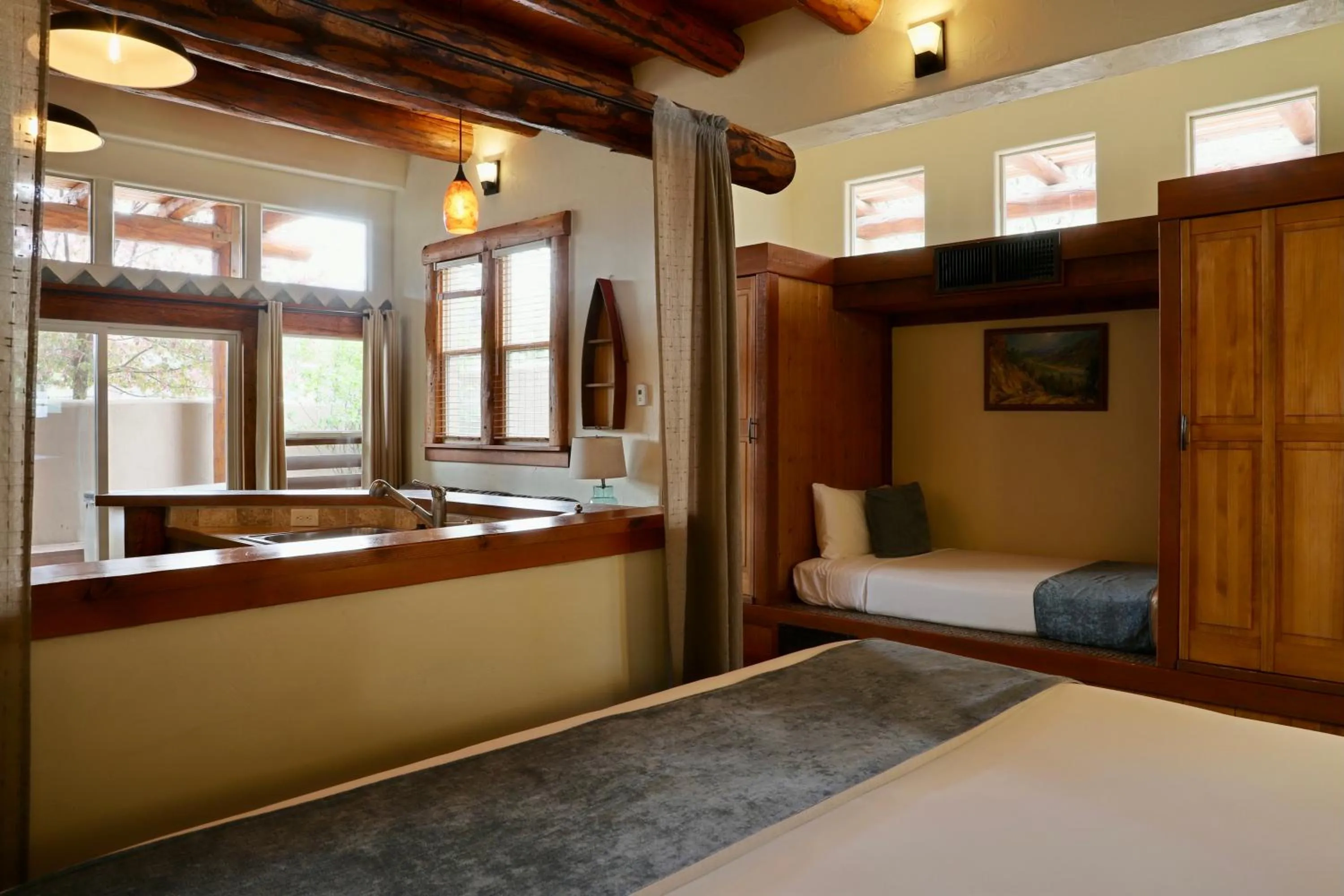 Photo of the whole room, Bed in Chipeta Lodge