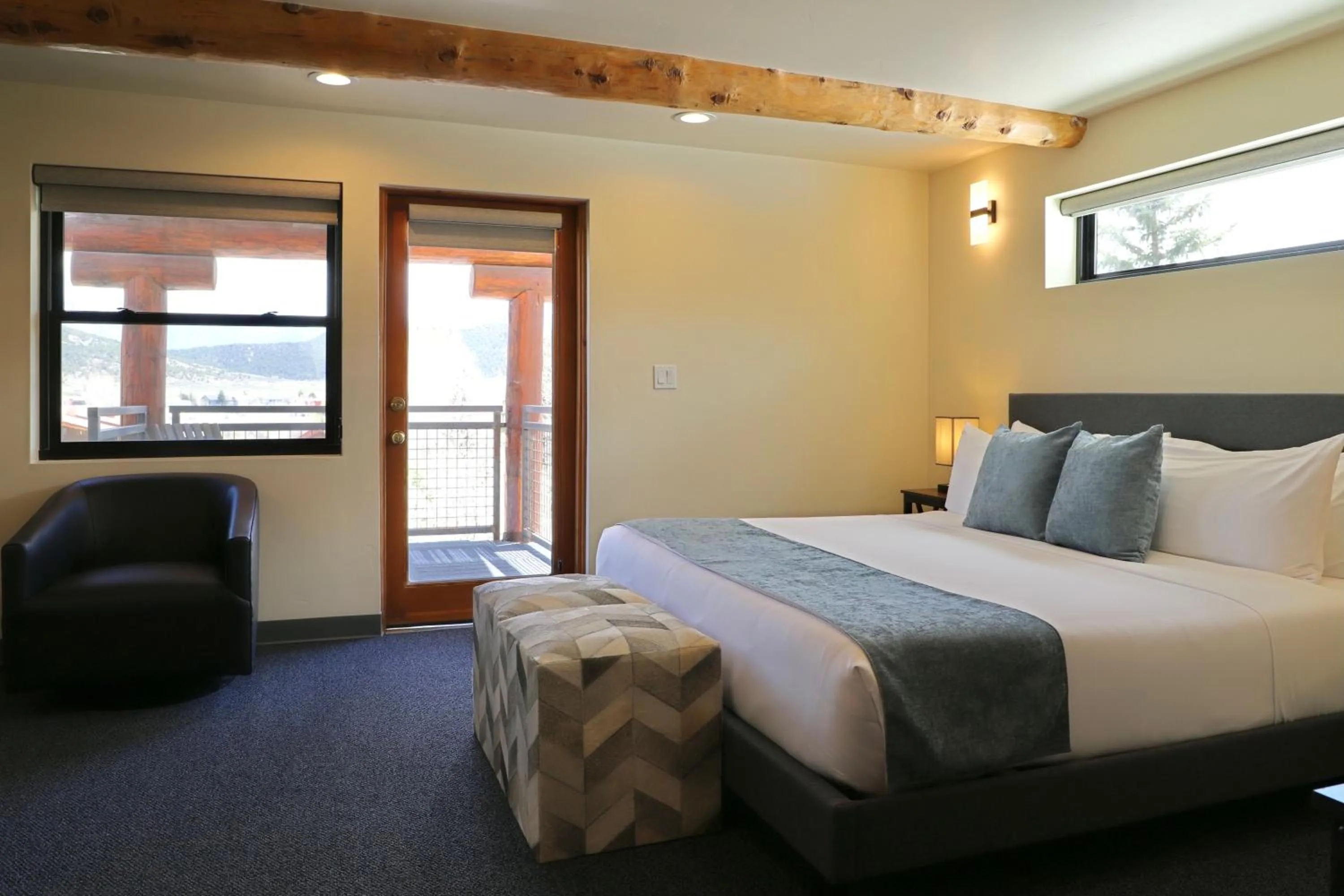 Photo of the whole room, Bed in Chipeta Lodge