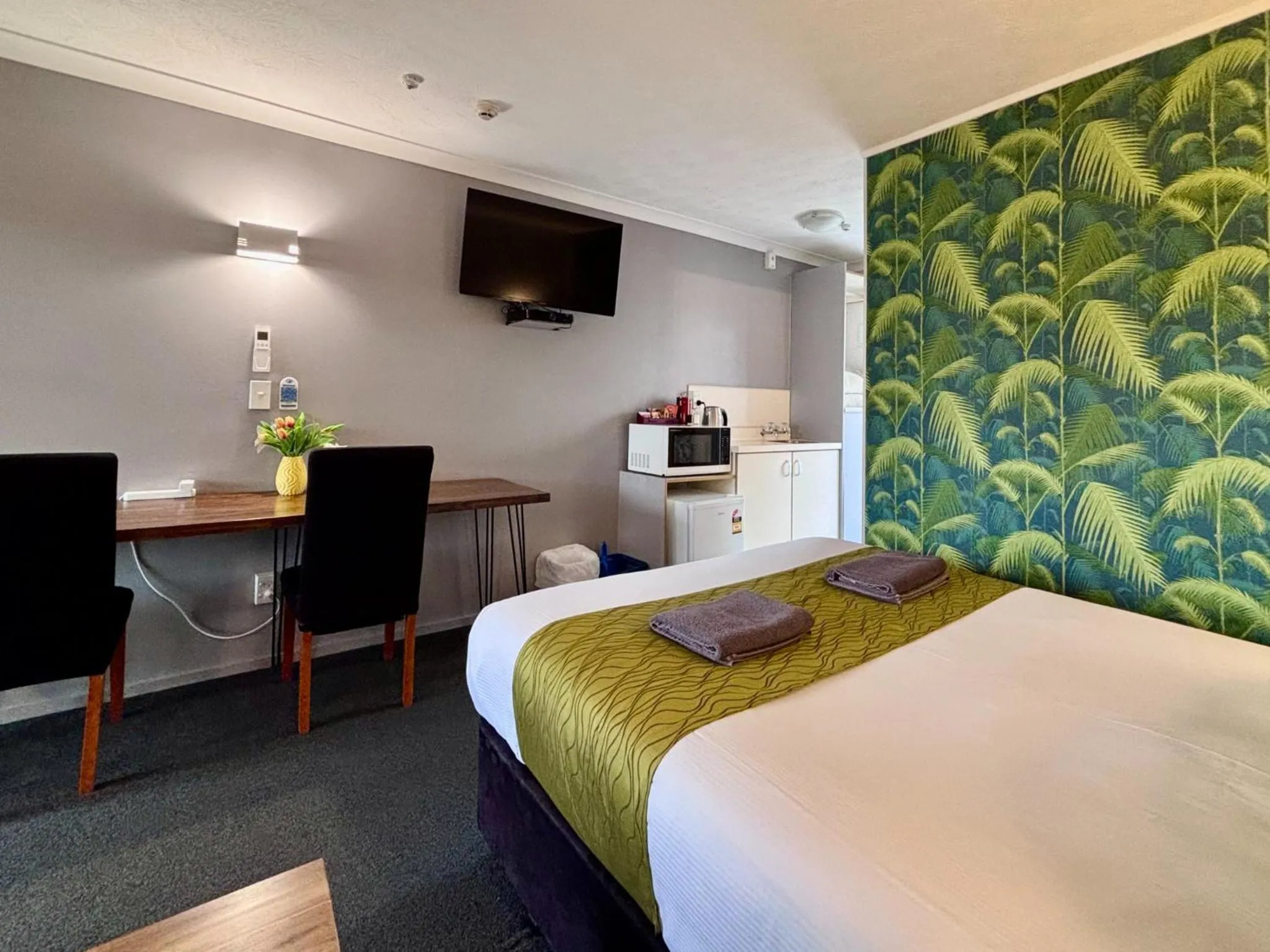 Bed in Wrights by the Sea Motel