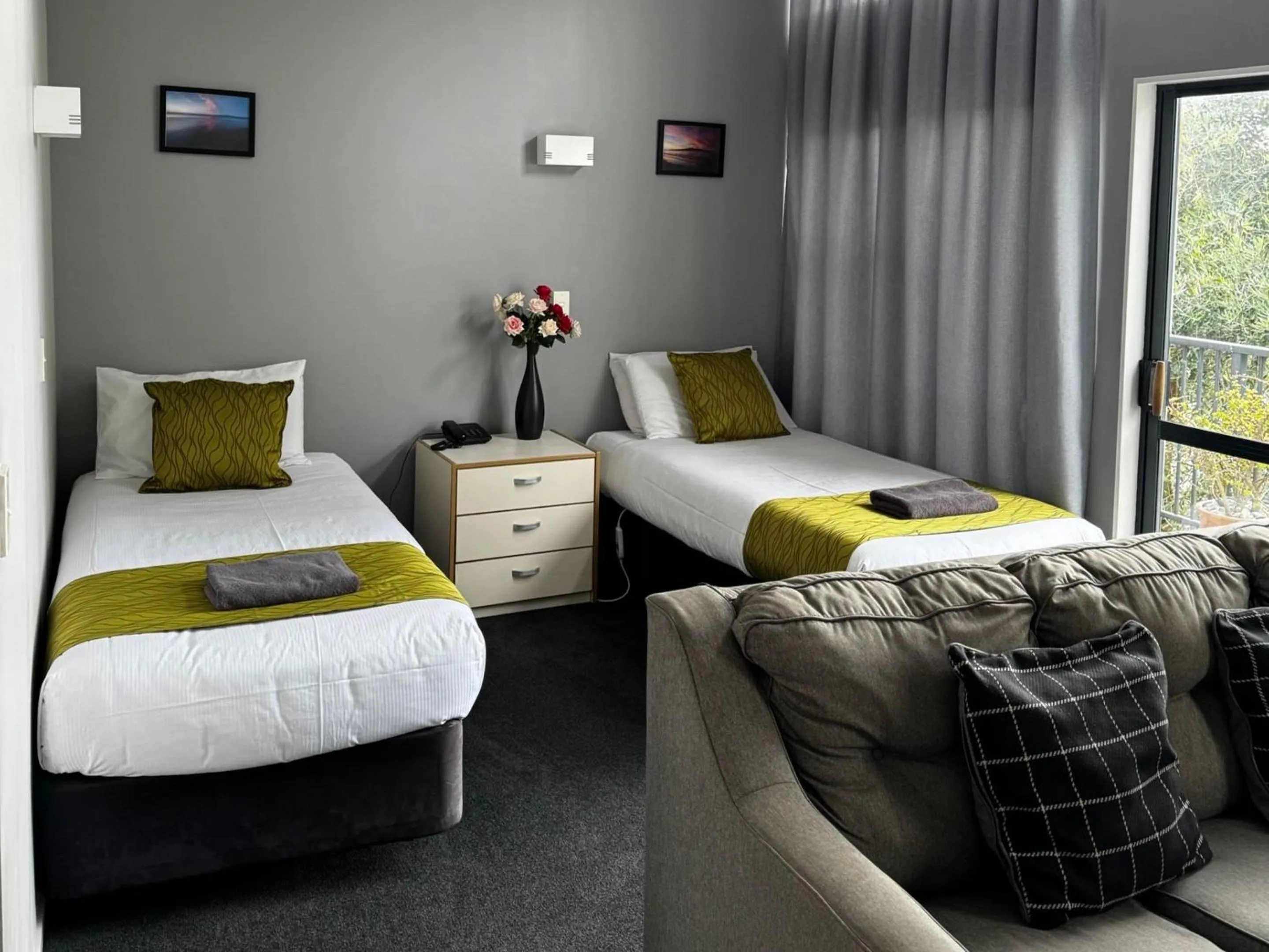 Bed in Wrights by the Sea Motel