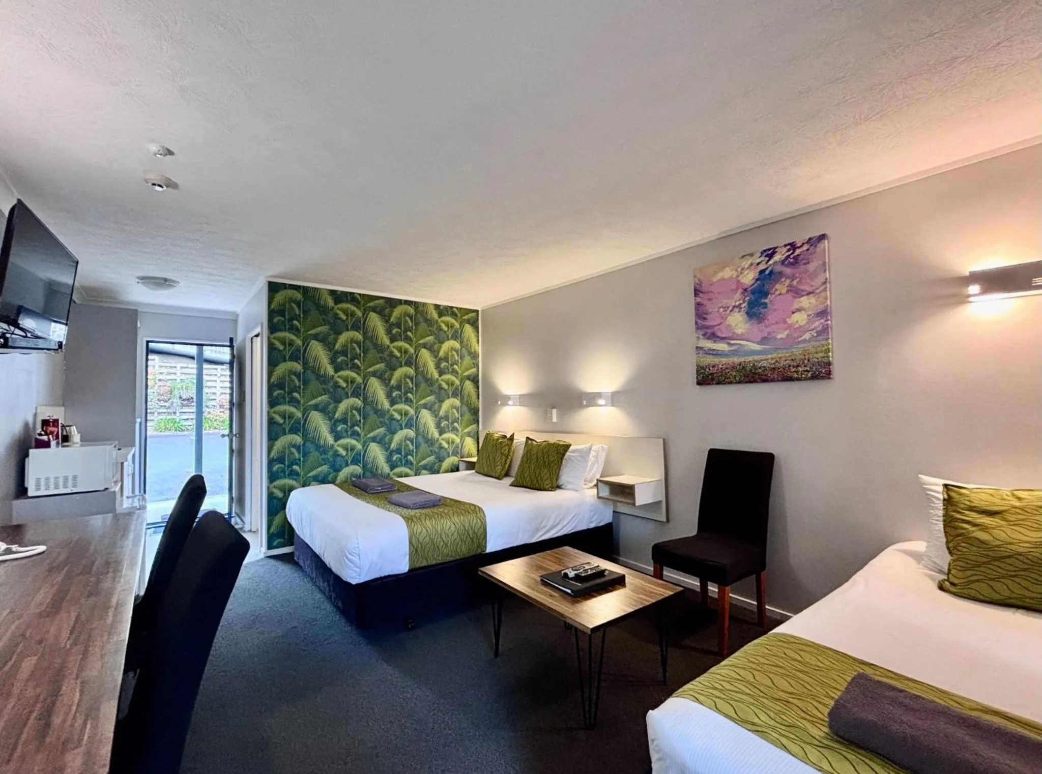 Living room, Bed in Wrights by the Sea Motel