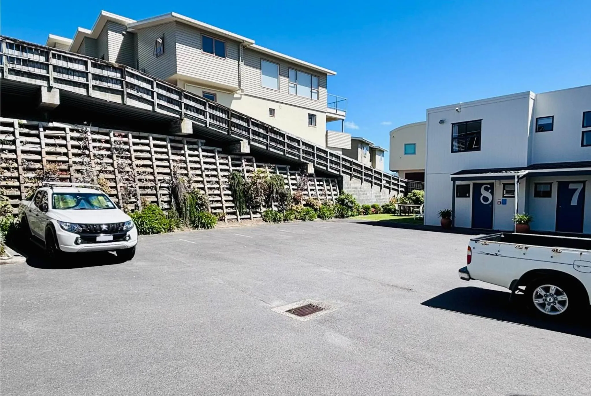 Parking in Wrights by the Sea Motel