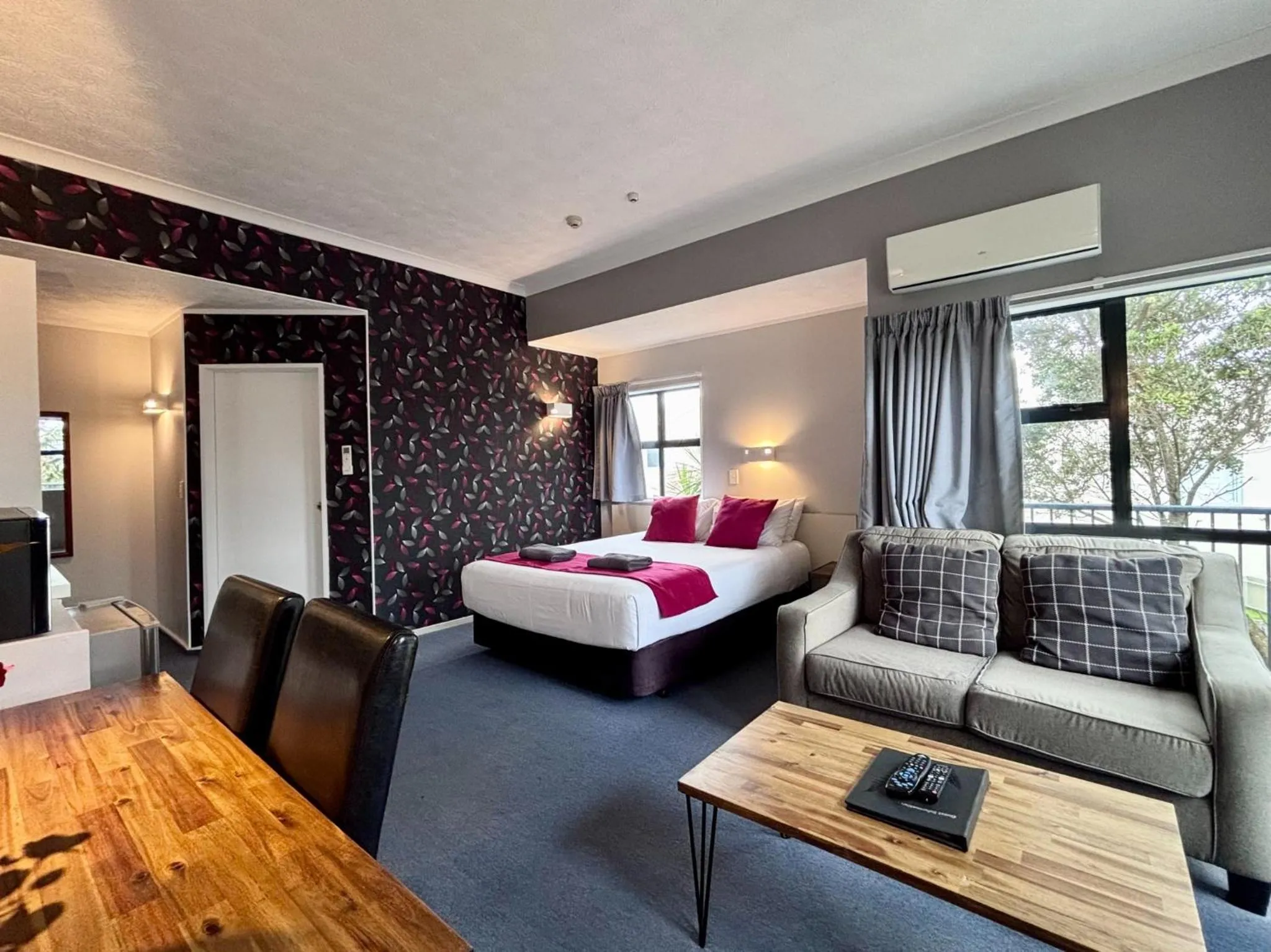 Bed in Wrights by the Sea Motel