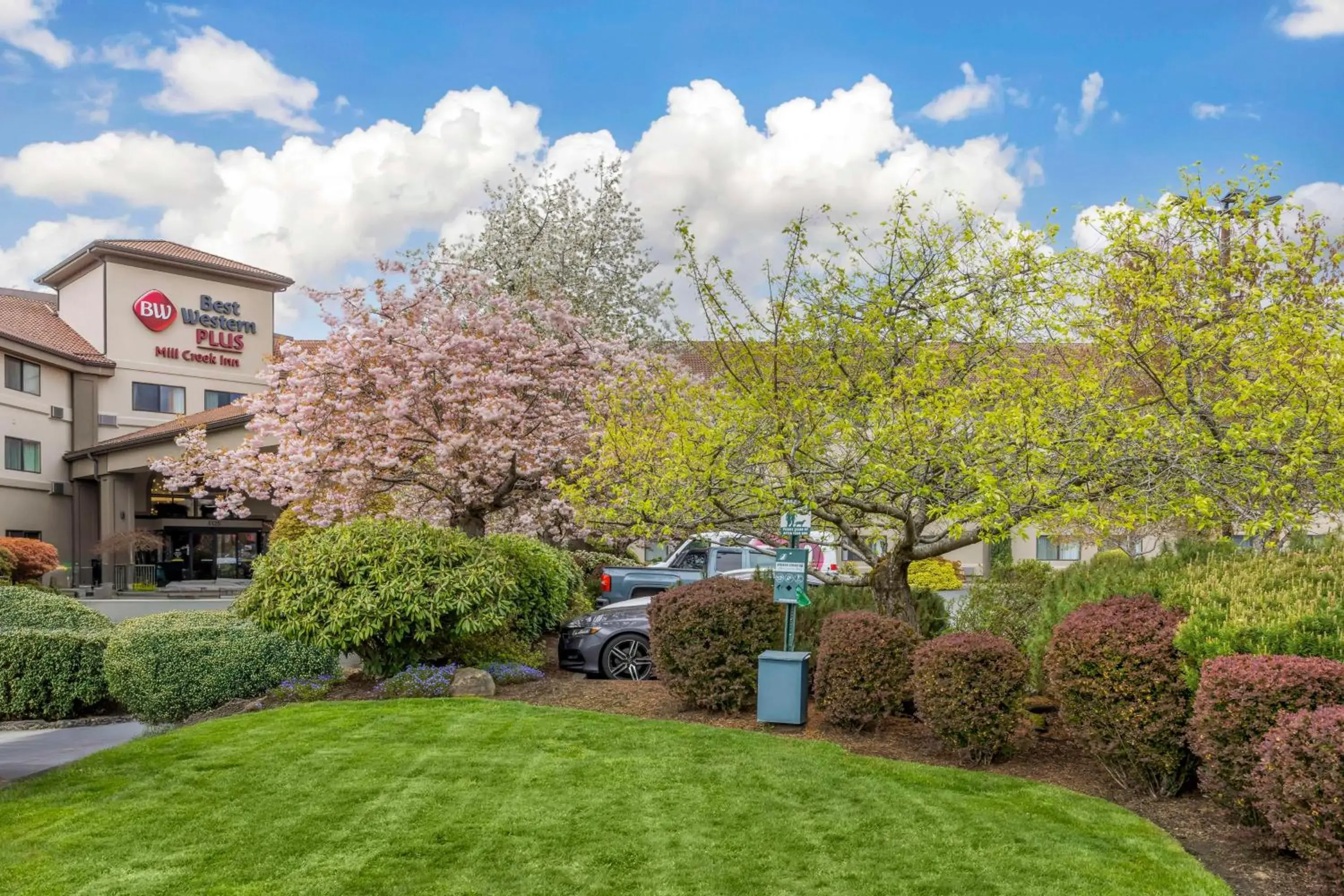 Property building in Best Western Plus Mill Creek Inn Property building in Best Western Plus Mill Creek Inn