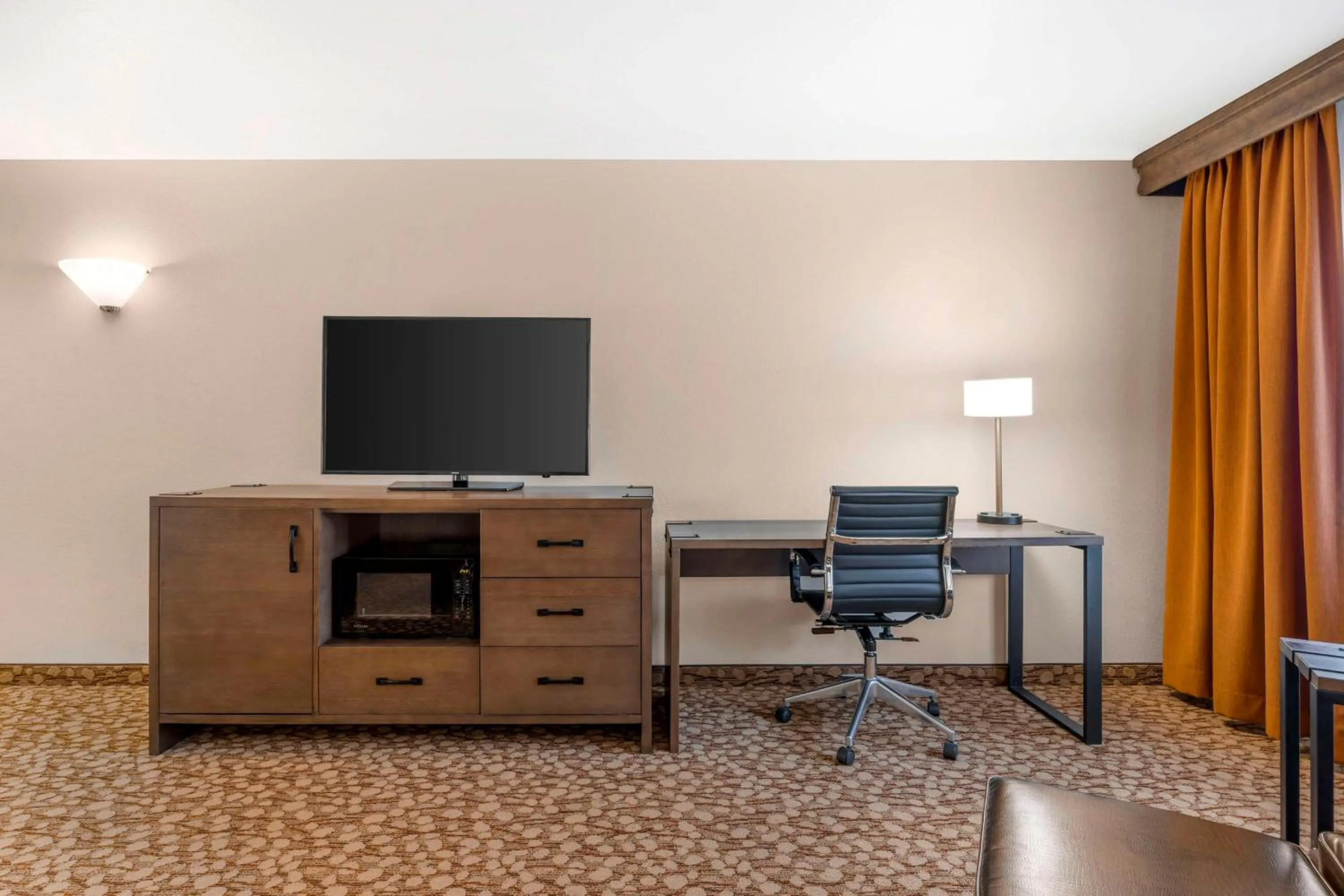 Photo of the whole room in Best Western Plus Mill Creek Inn