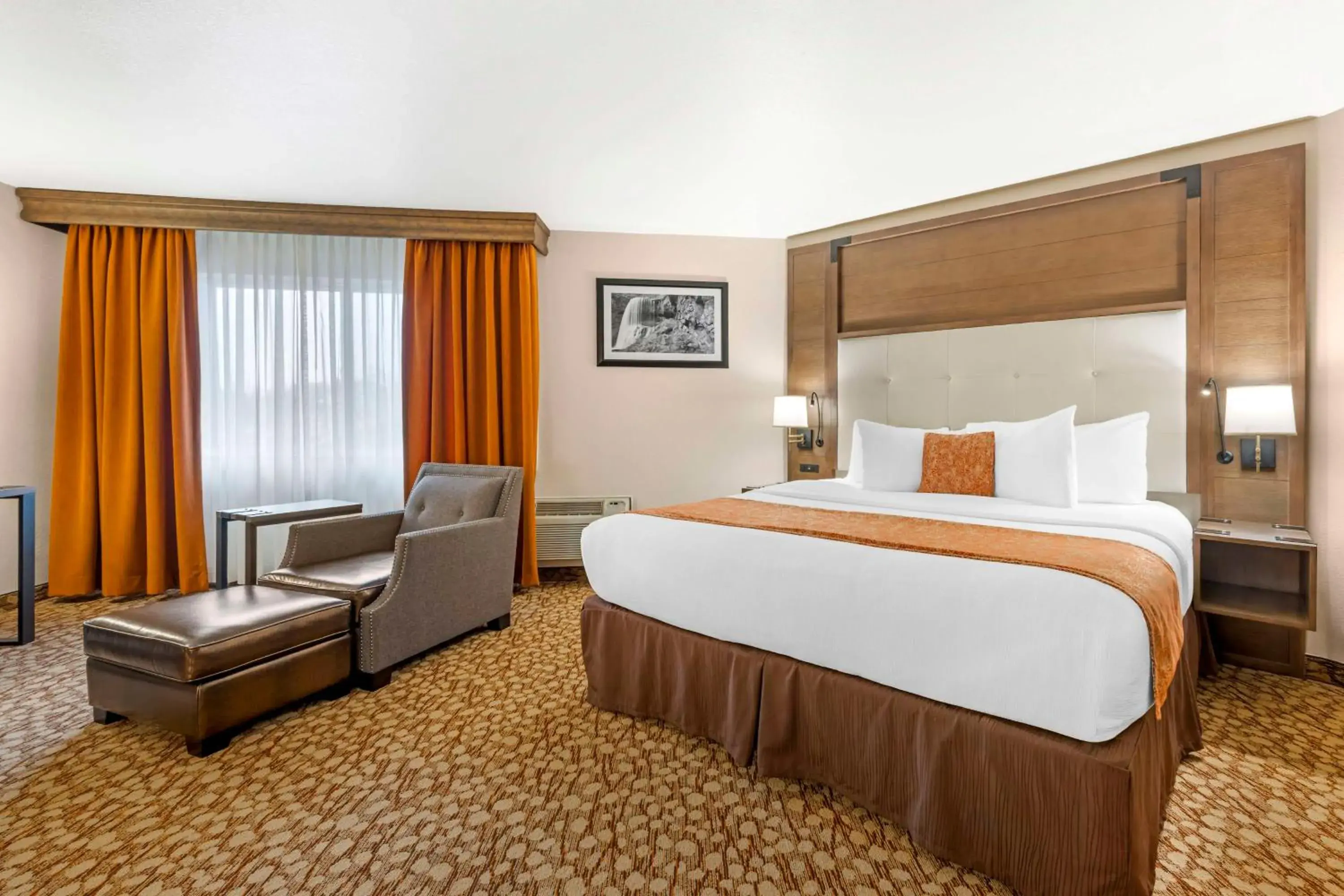 Photo of the whole room, Bed in Best Western Plus Mill Creek Inn Photo of the whole room, Bed in Best Western Plus Mill Creek Inn