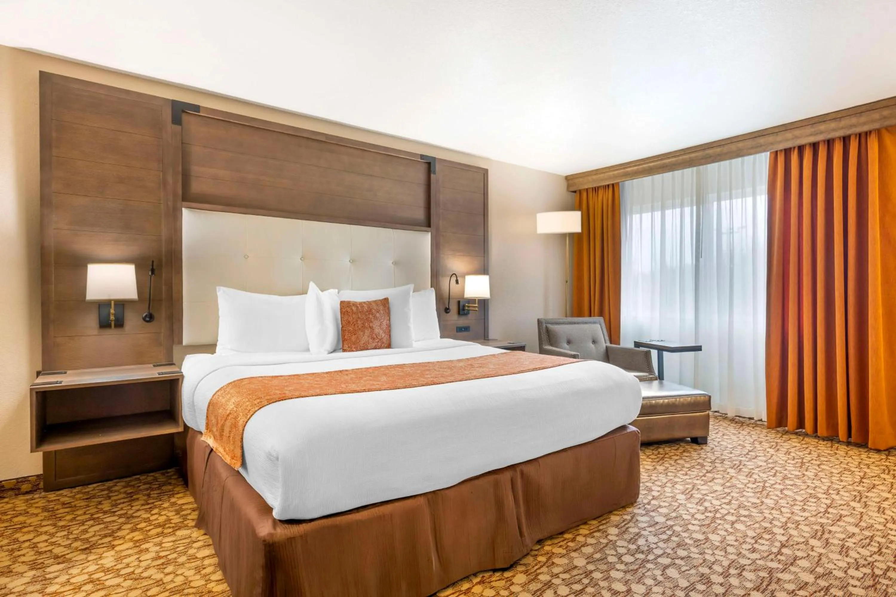 Bedroom, Bed in Best Western Plus Mill Creek Inn