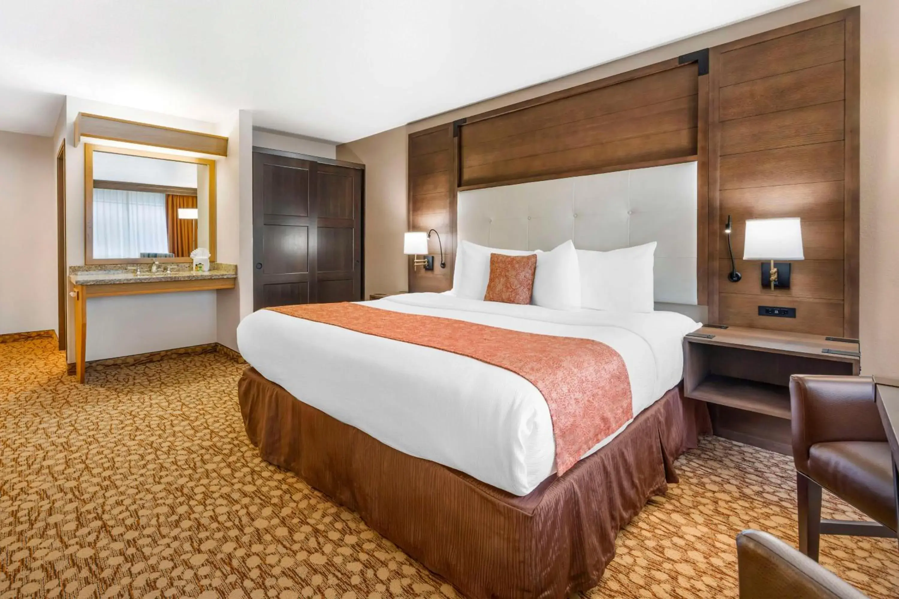 Bedroom, Bed in Best Western Plus Mill Creek Inn Bedroom, Bed in Best Western Plus Mill Creek Inn