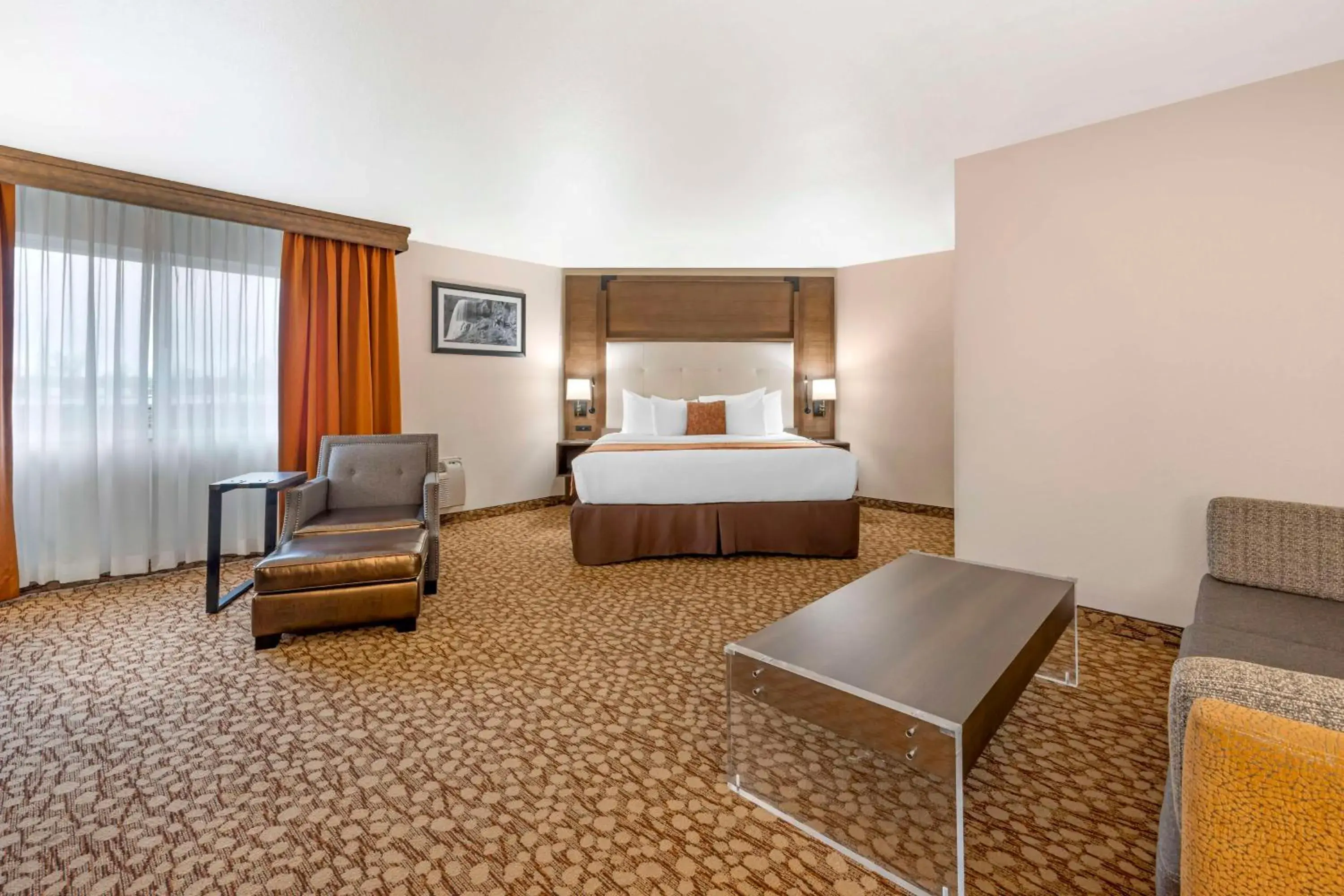 Photo of the whole room, Bed in Best Western Plus Mill Creek Inn Photo of the whole room, Bed in Best Western Plus Mill Creek Inn