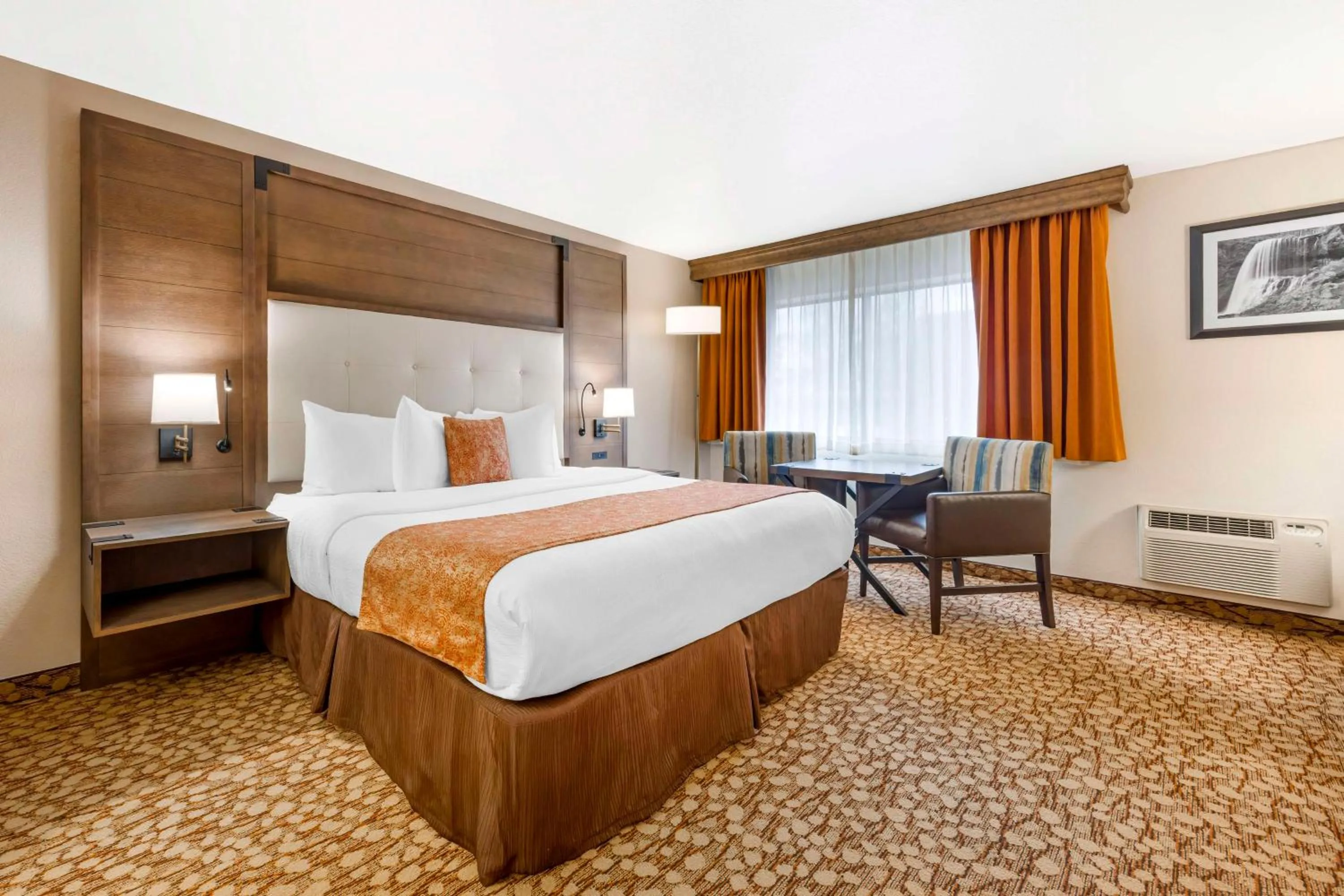 Bedroom, Bed in Best Western Plus Mill Creek Inn