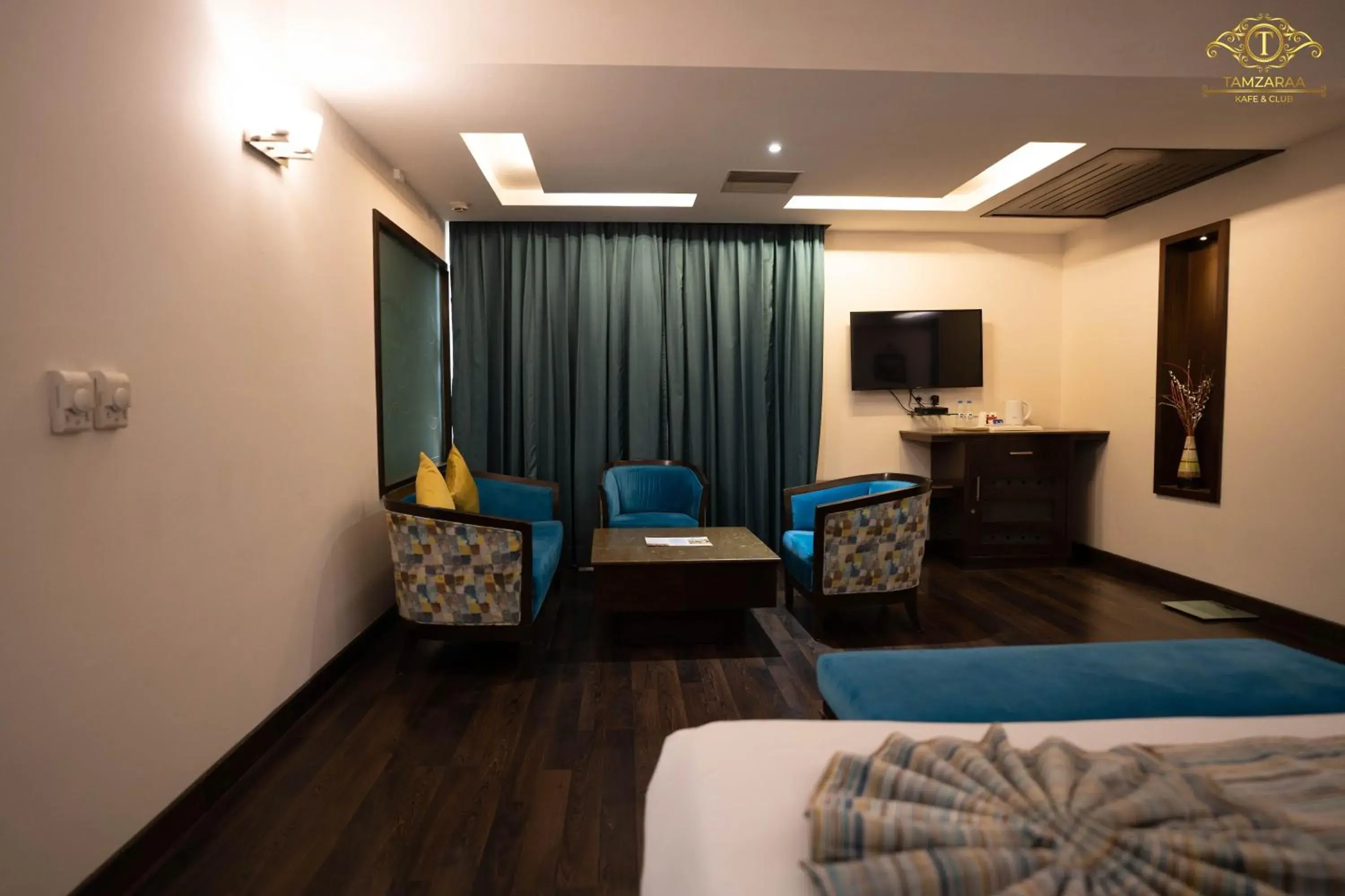 Large King Suite with Park View in Best Western Maryland Large King Suite with Park View in Best Western Maryland