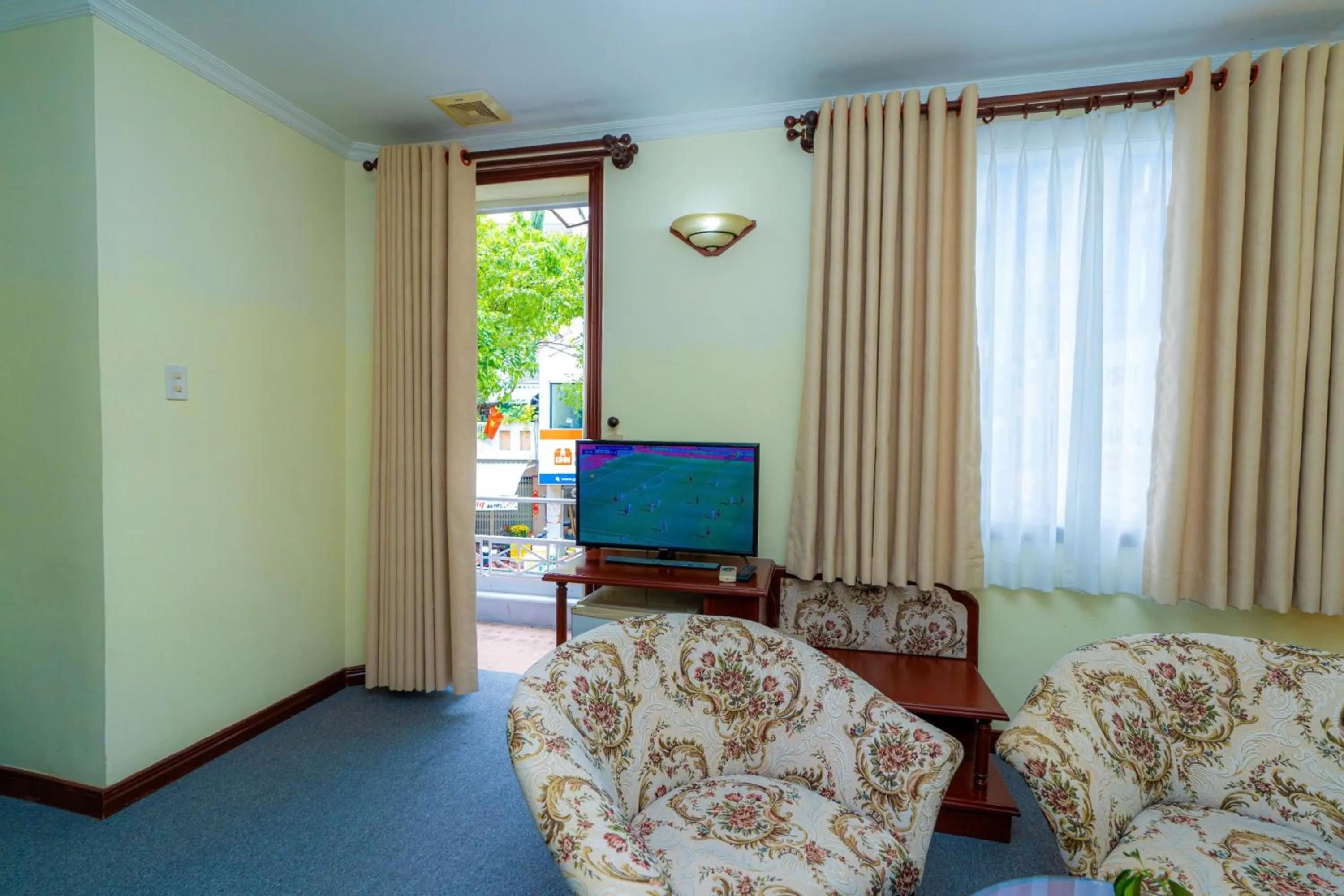 Patio in Hoang Ha Boutique Hotel