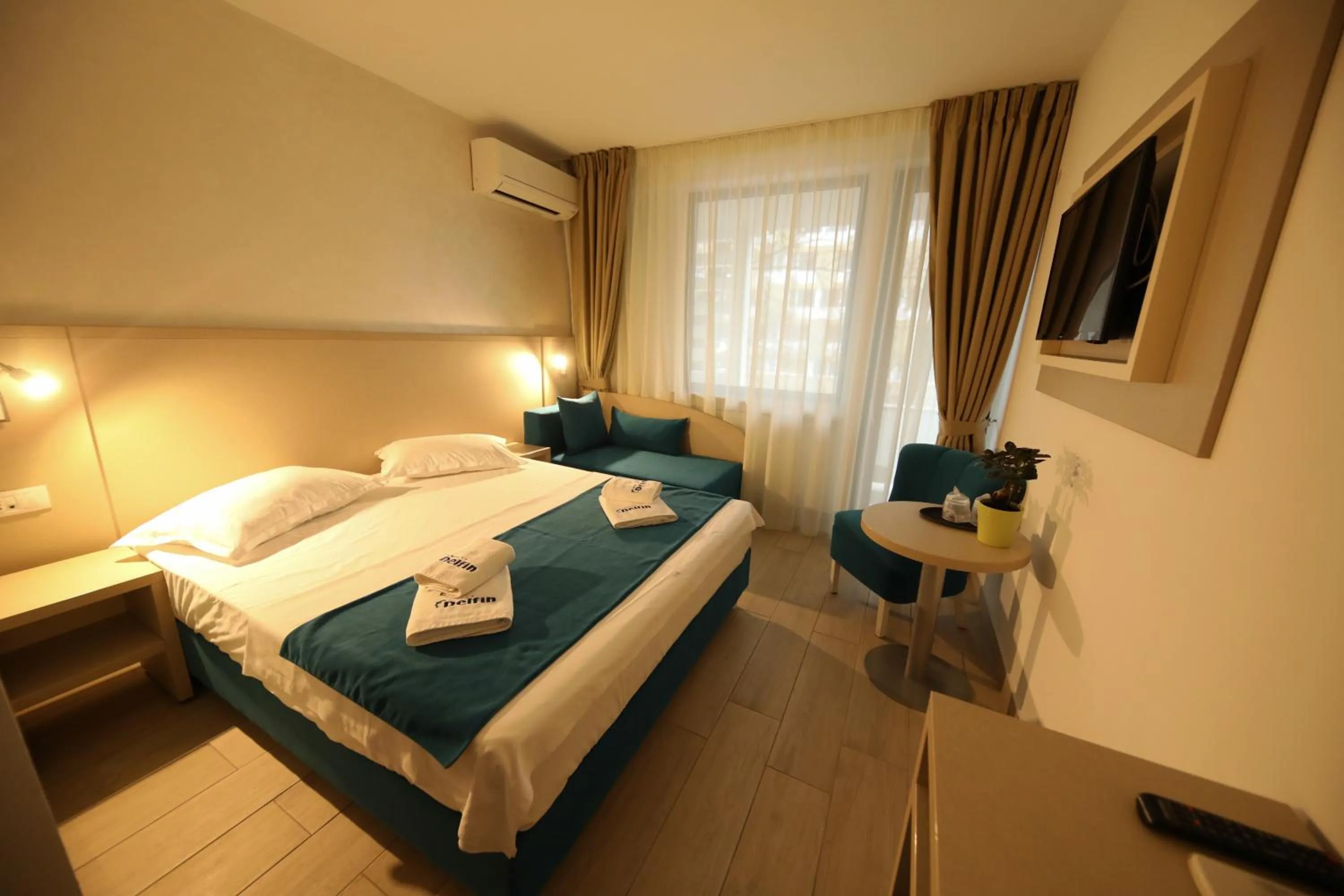 Bedroom, Bed in Hotel Delfin