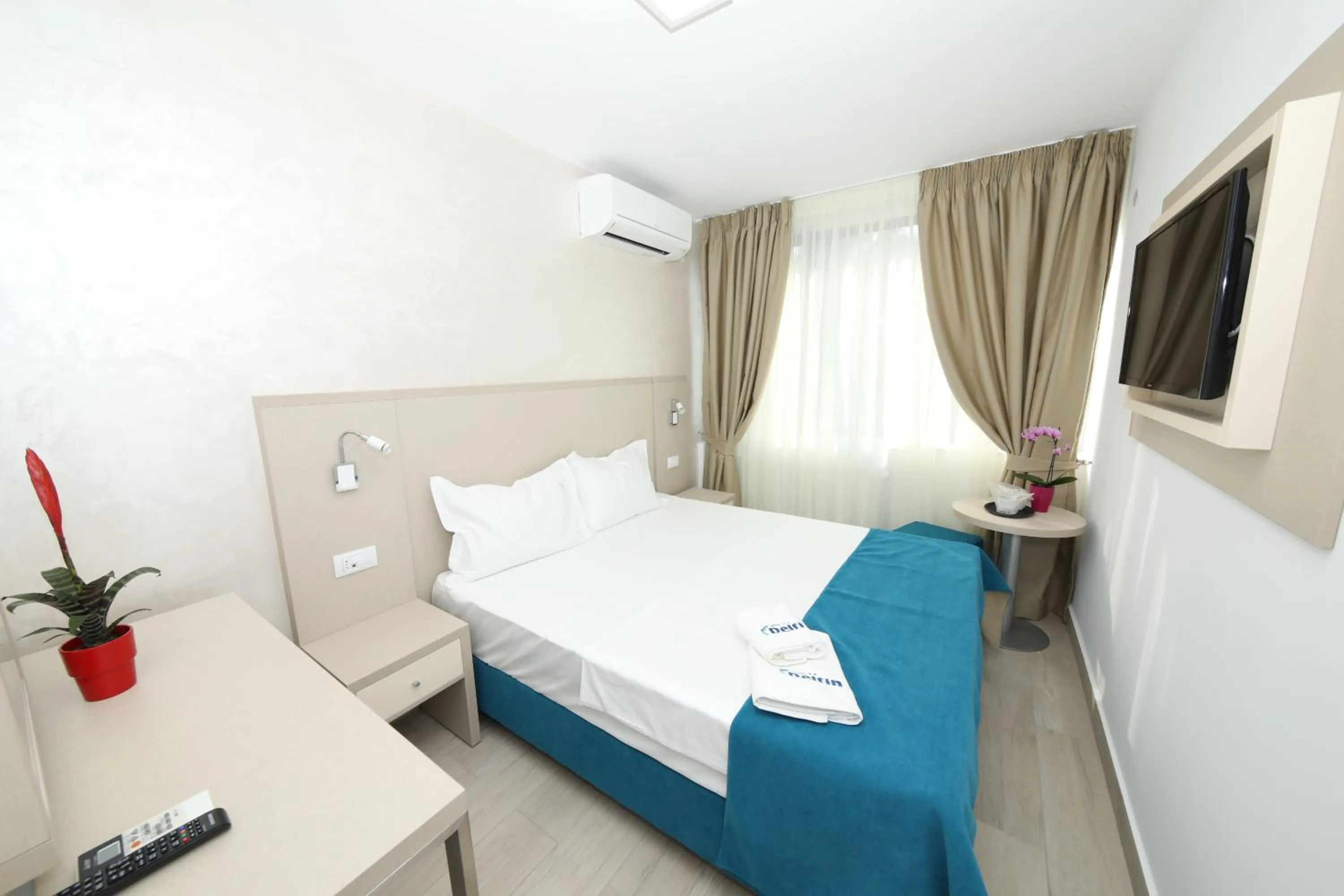 Photo of the whole room, Bed in Hotel Delfin