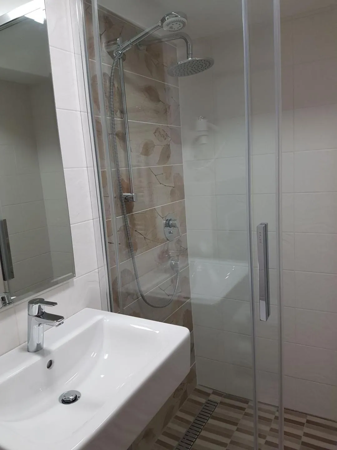 Bathroom in Hotel Delfin