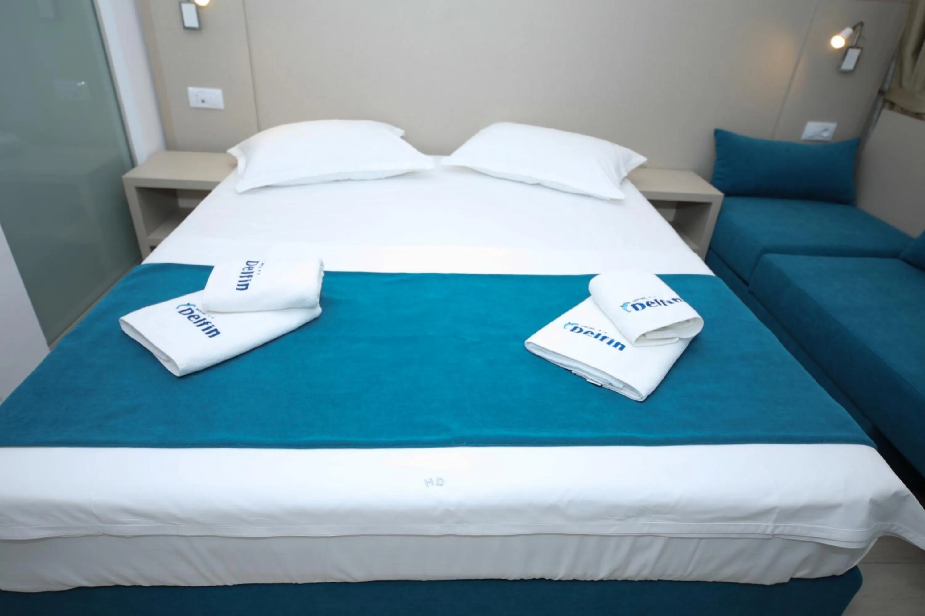 Bedroom, Bed in Hotel Delfin