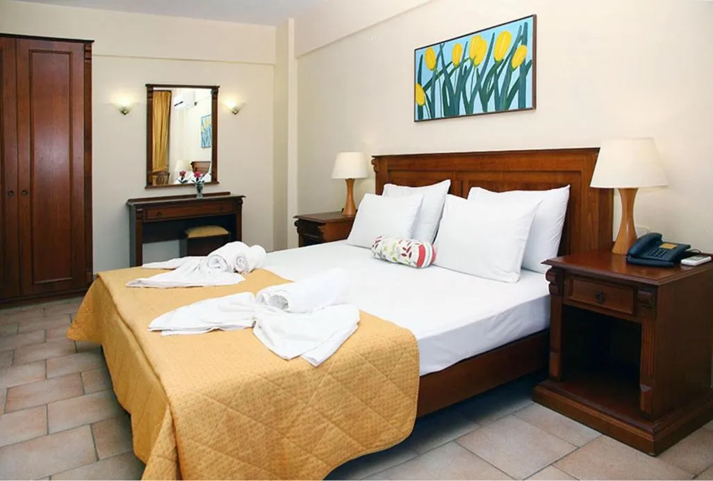 Photo of the whole room in Alexander House Hotel