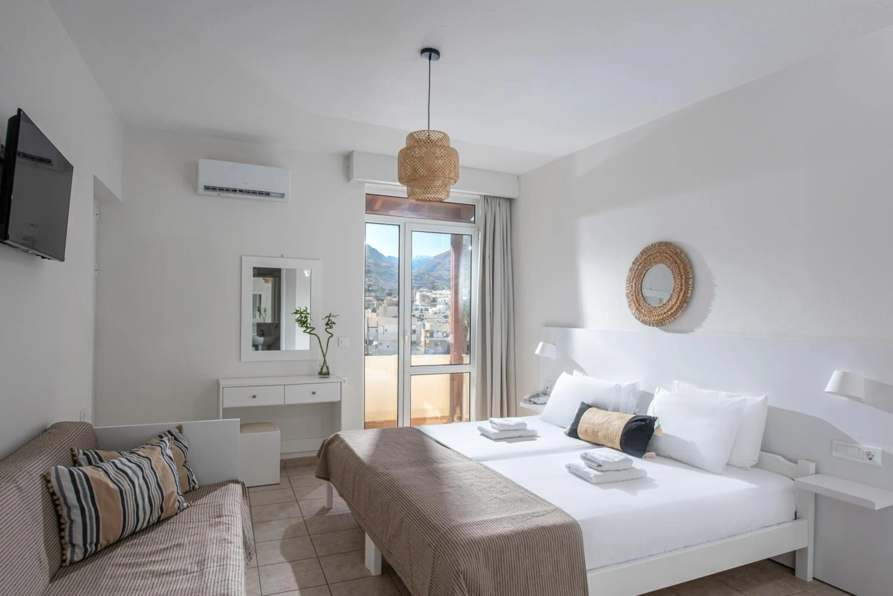 Bedroom, Bed in Alexander House Hotel