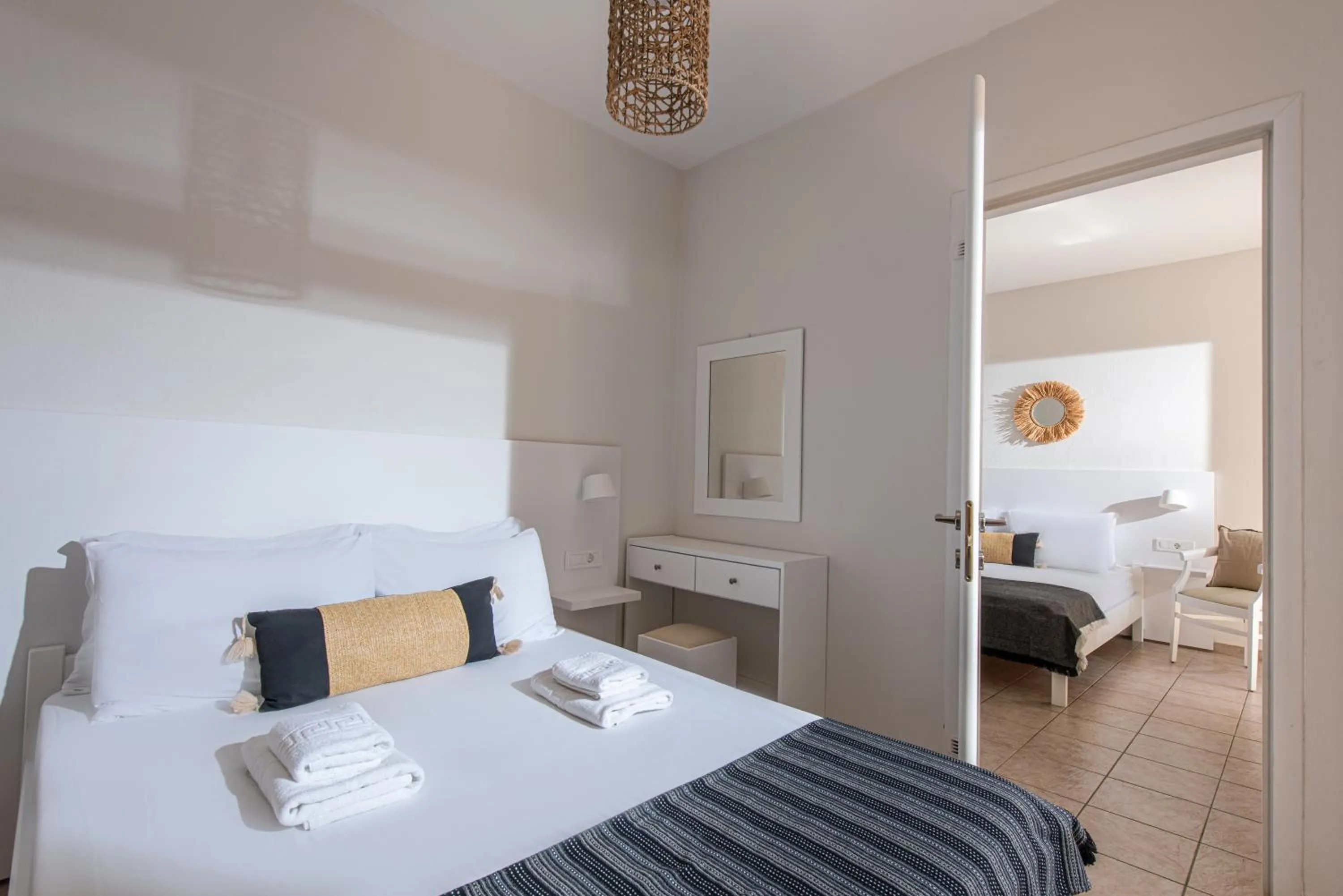 Bedroom, Bed in Alexander House Hotel