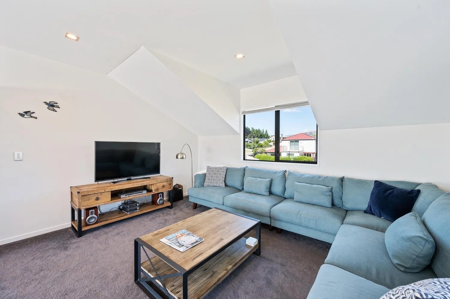IRONSIDE LAKEVIEW TOWNHOUSE
