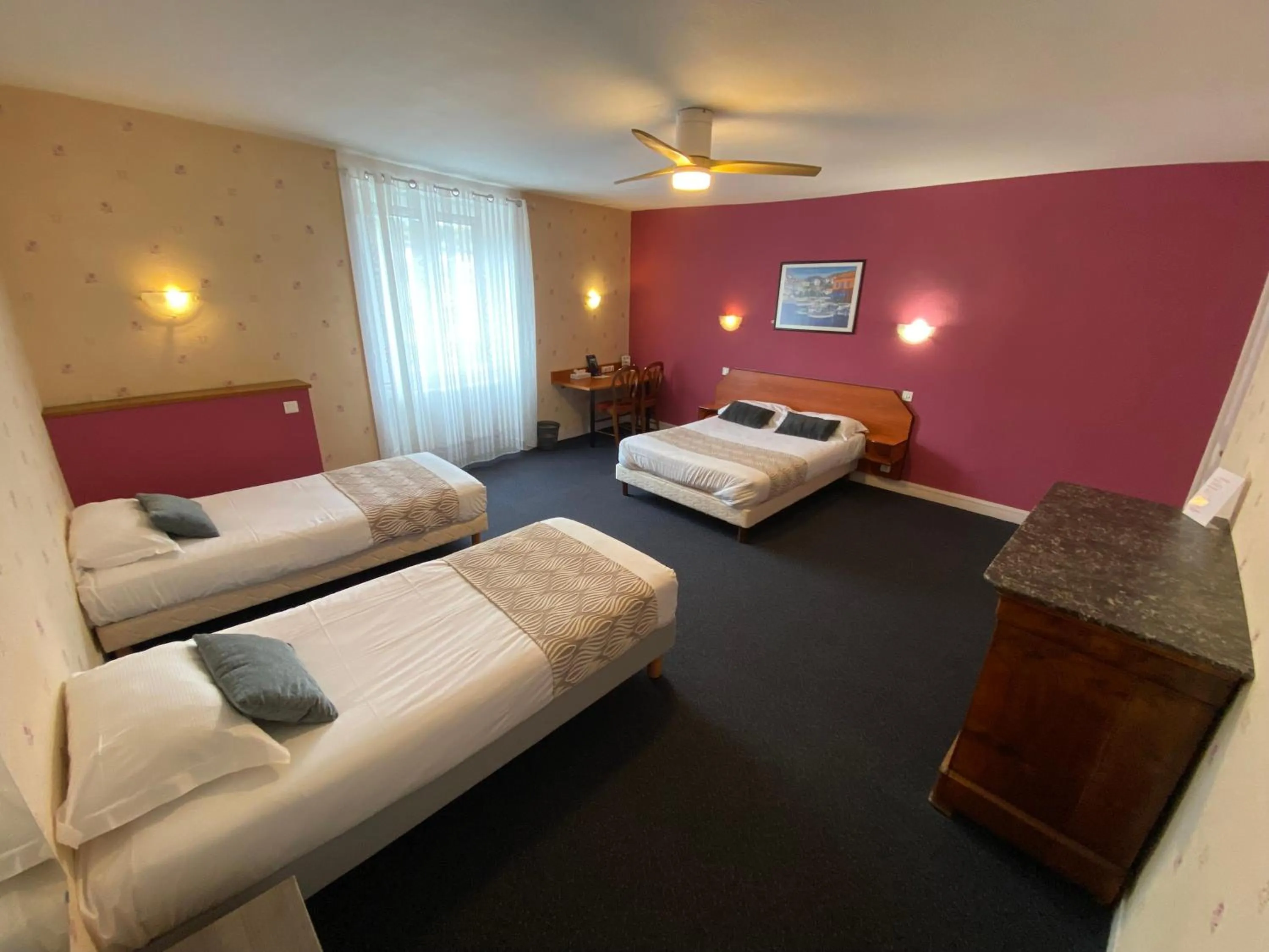 Bedroom, Bed in Nouvel Hotel