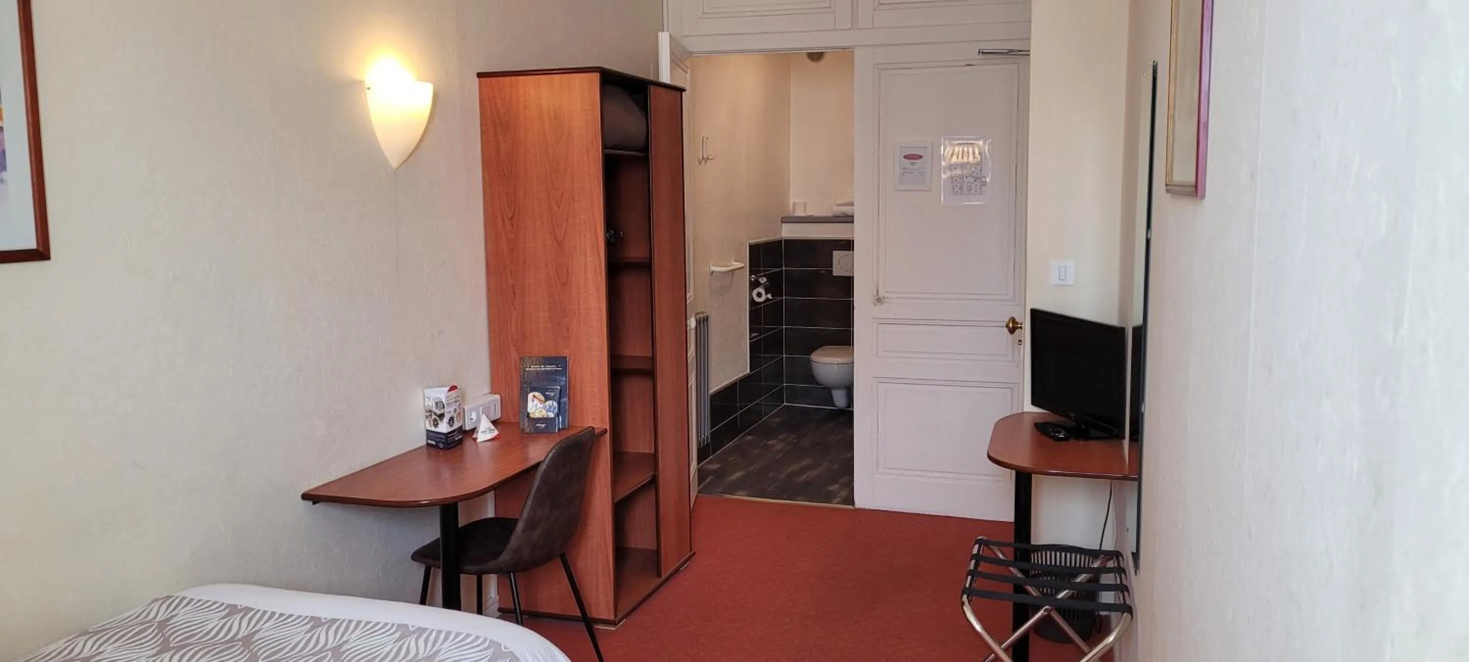 Seating area in Nouvel Hotel