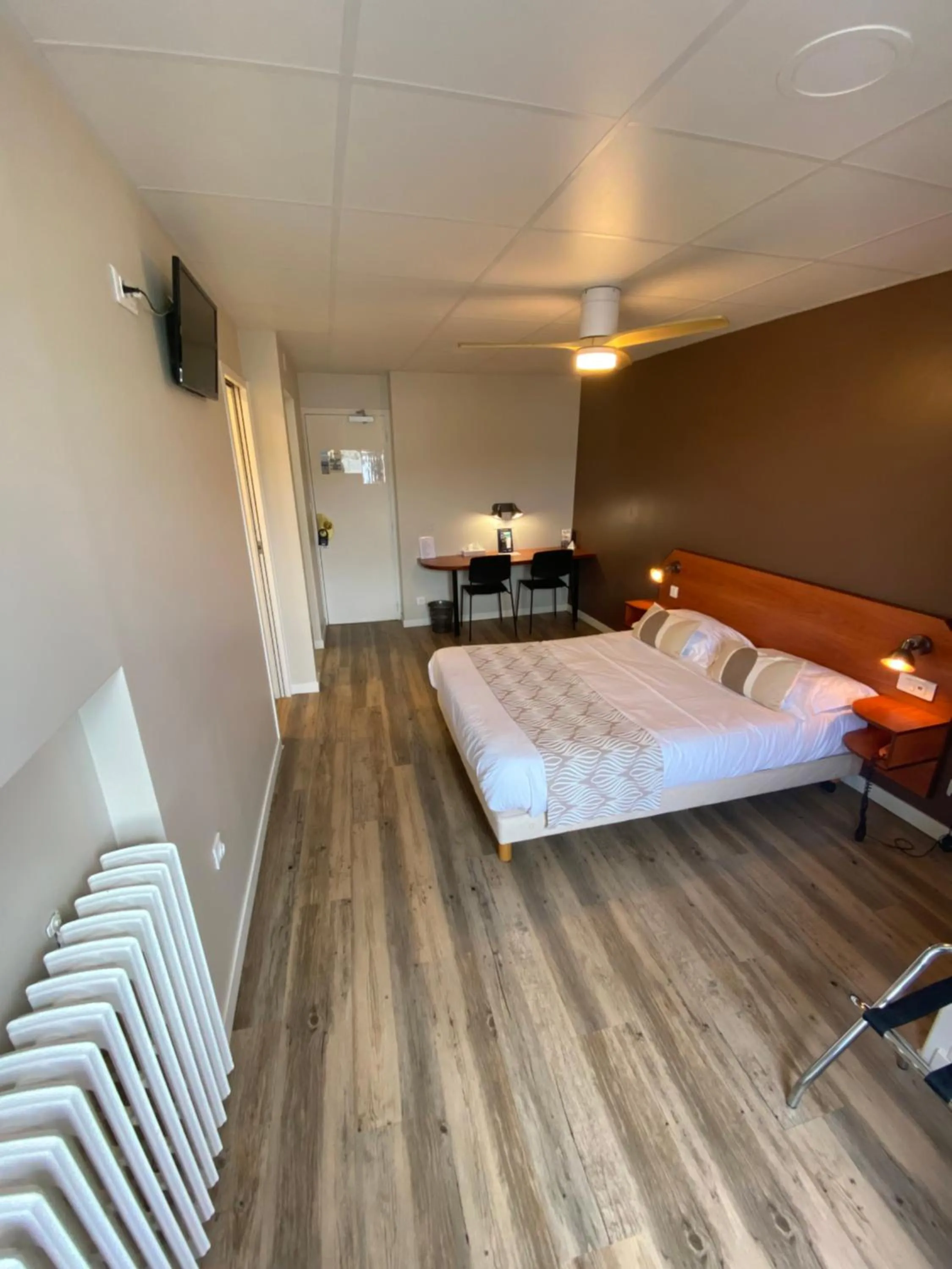 Bedroom, Bed in Nouvel Hotel