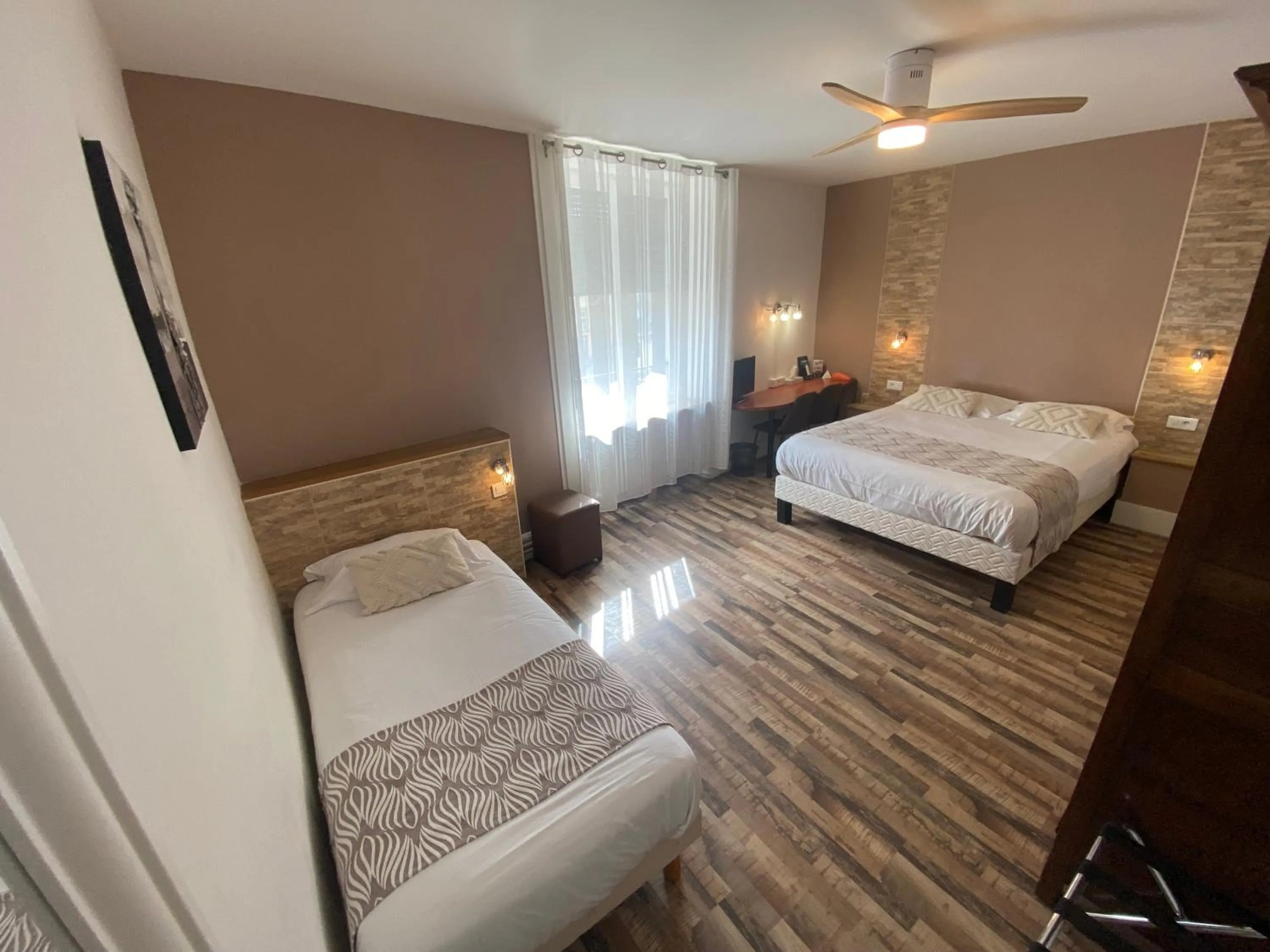 Bedroom, Bed in Nouvel Hotel