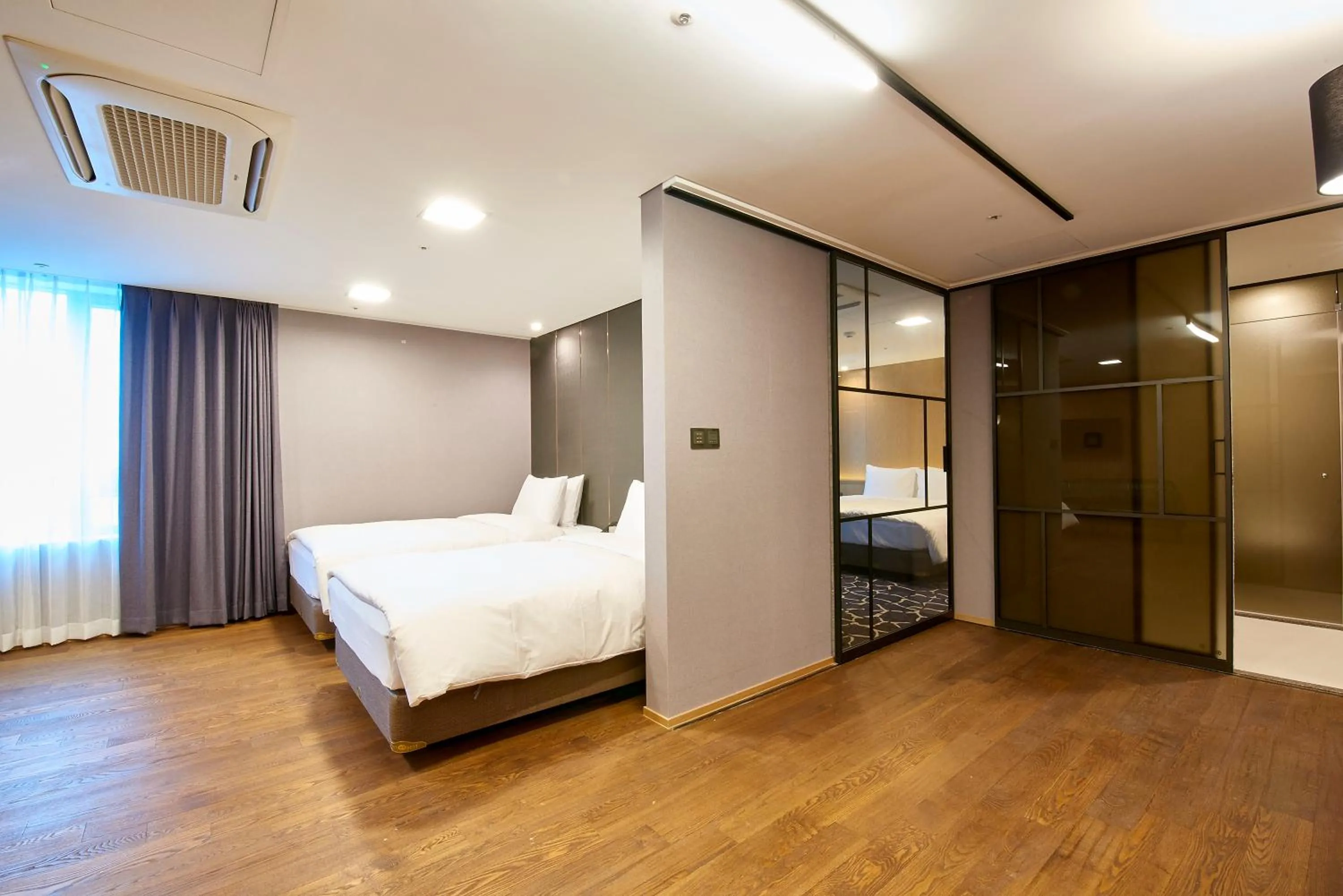 Bedroom, Bed in Hotel tt Seomyeon