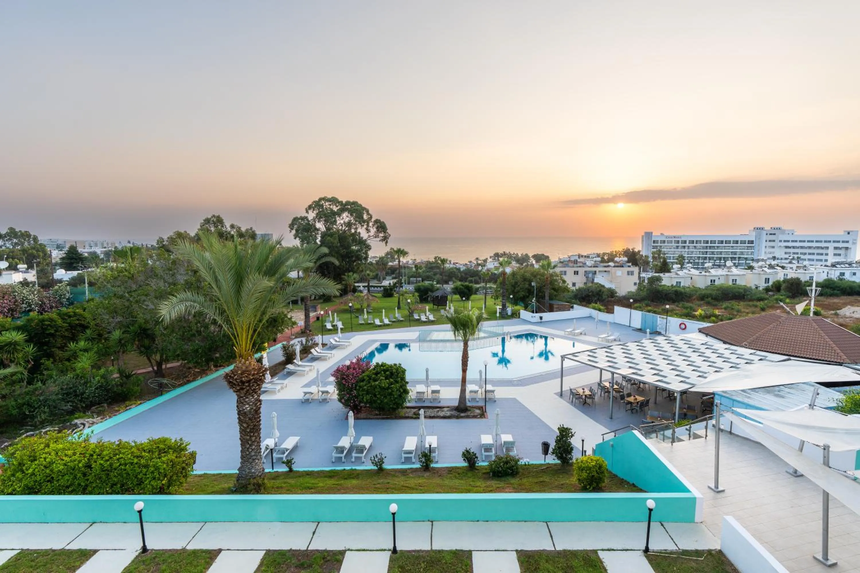 Garden in Adelais Bay Hotel