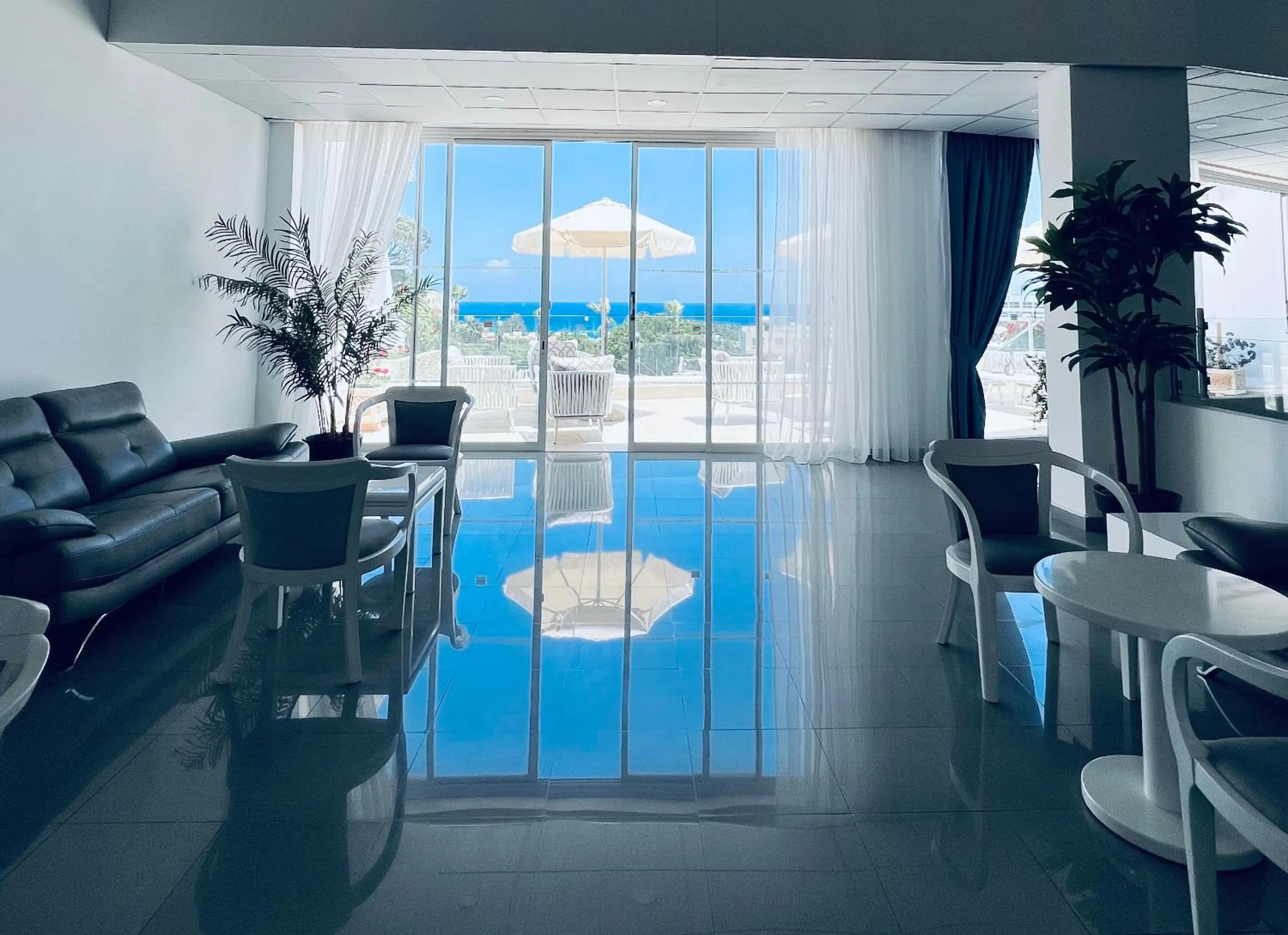 Day in Adelais Bay Hotel