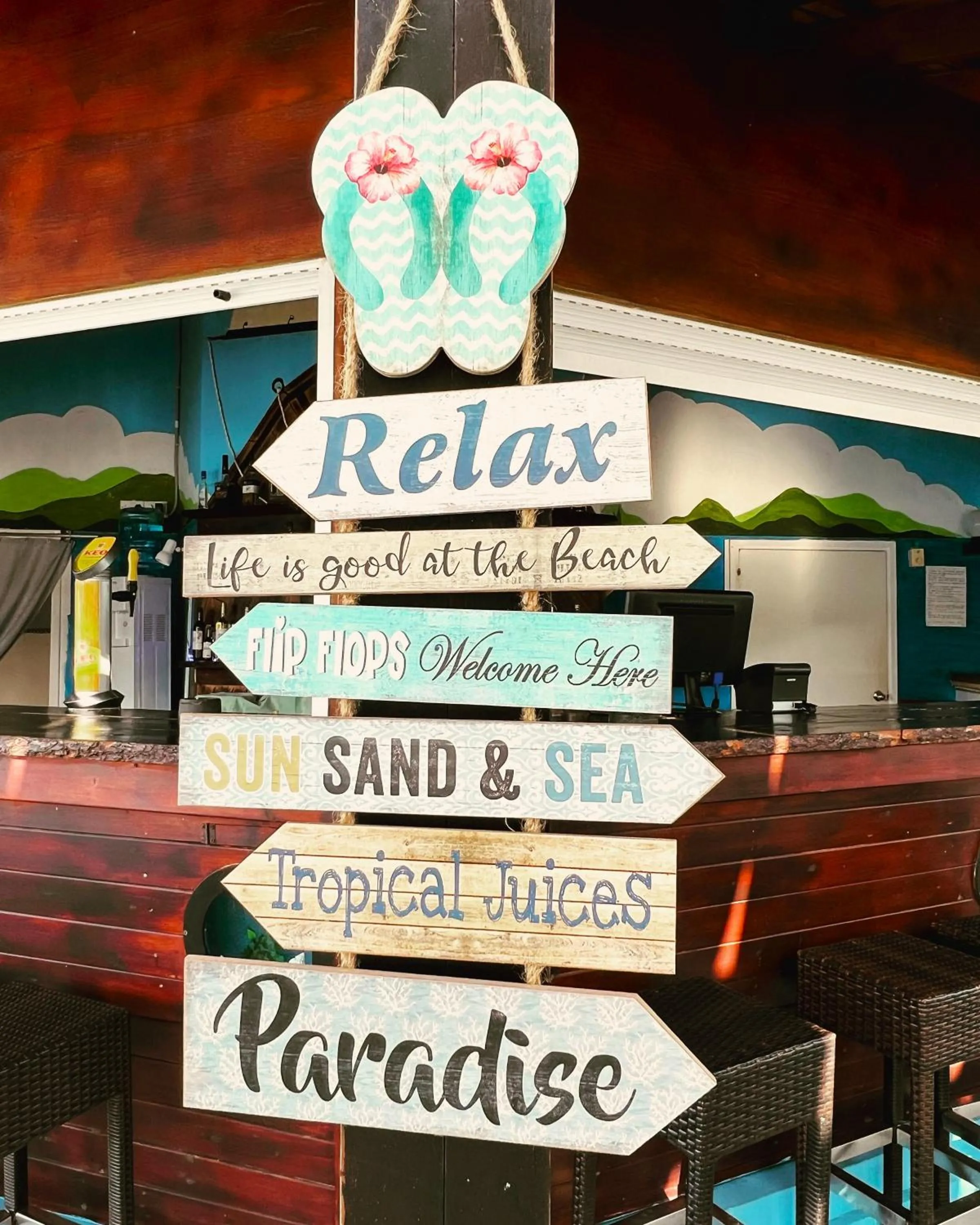 Restaurant/places to eat in Adelais Bay Hotel