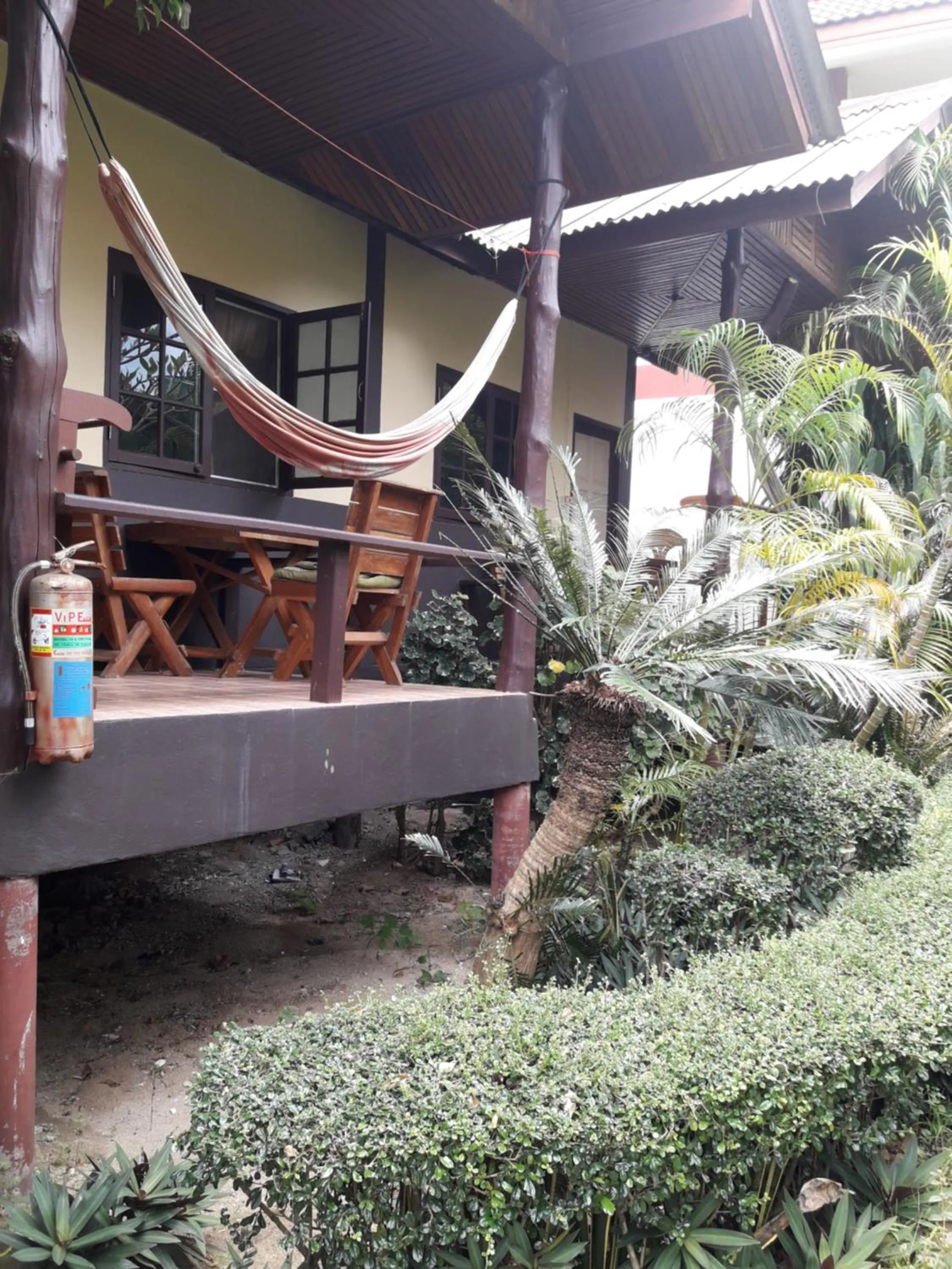 Jungle Hut Bungalows & Hotel