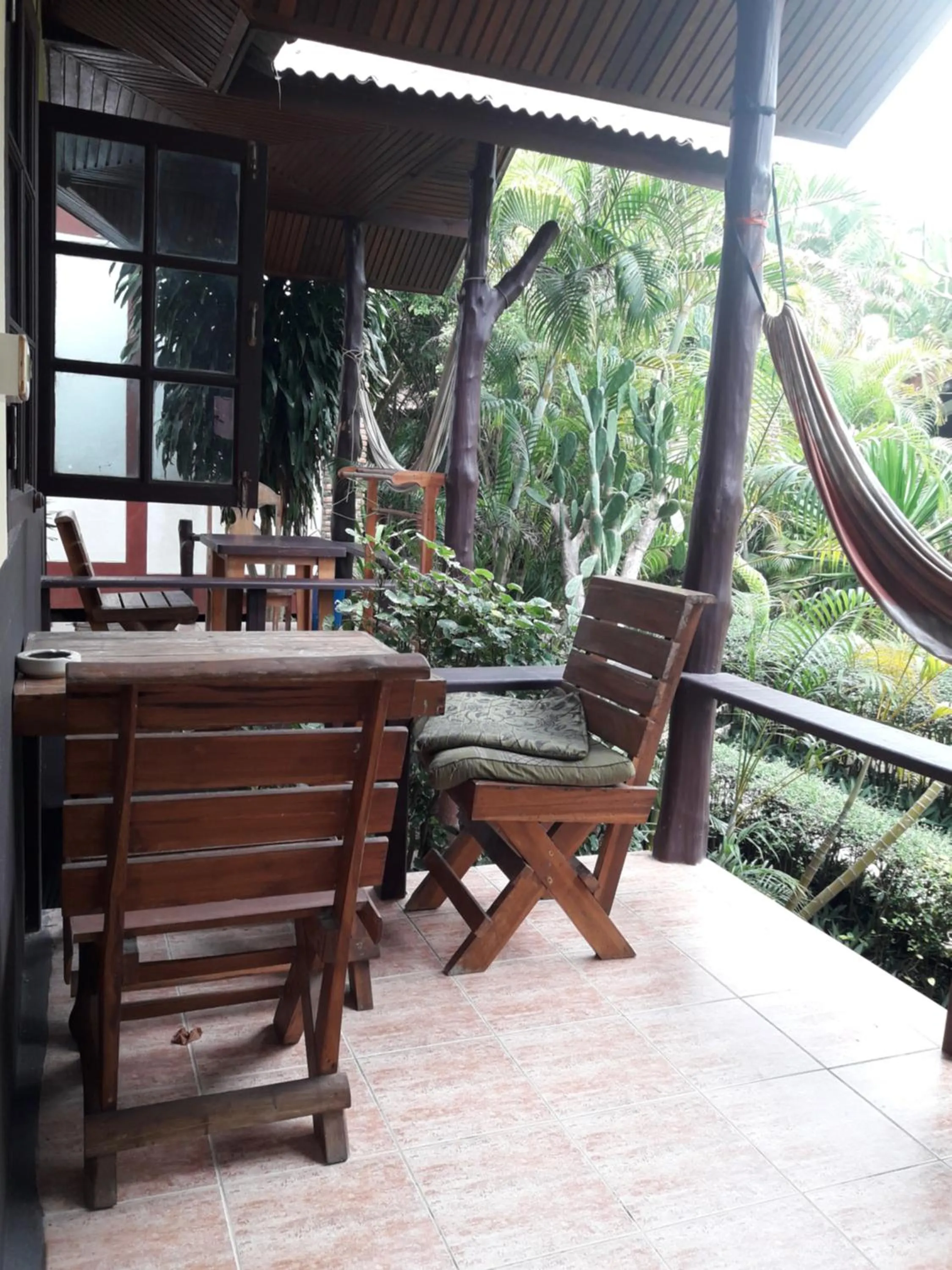 Jungle Hut Bungalows & Hotel