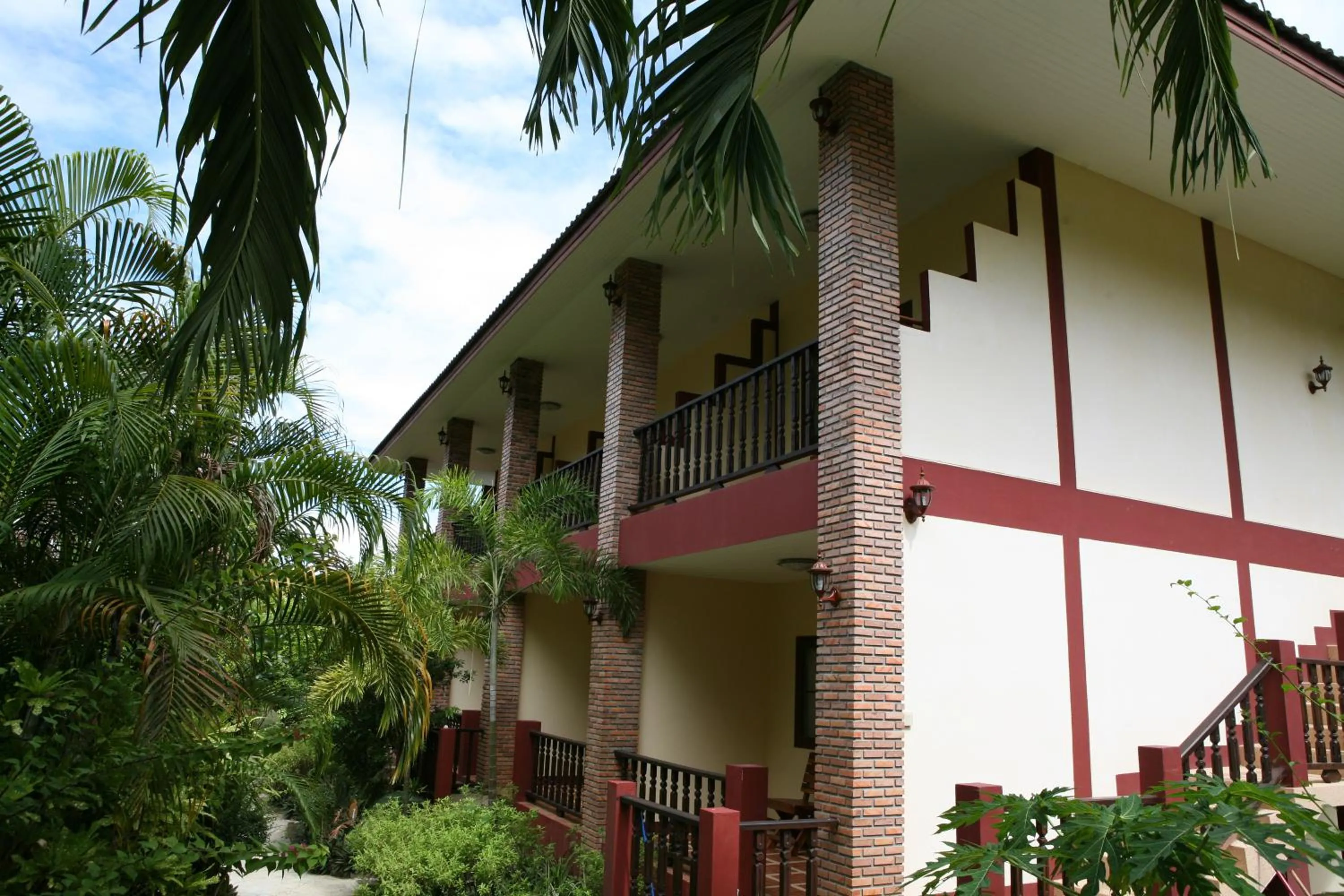 Property building in Jungle Hut Bungalows & Hotel