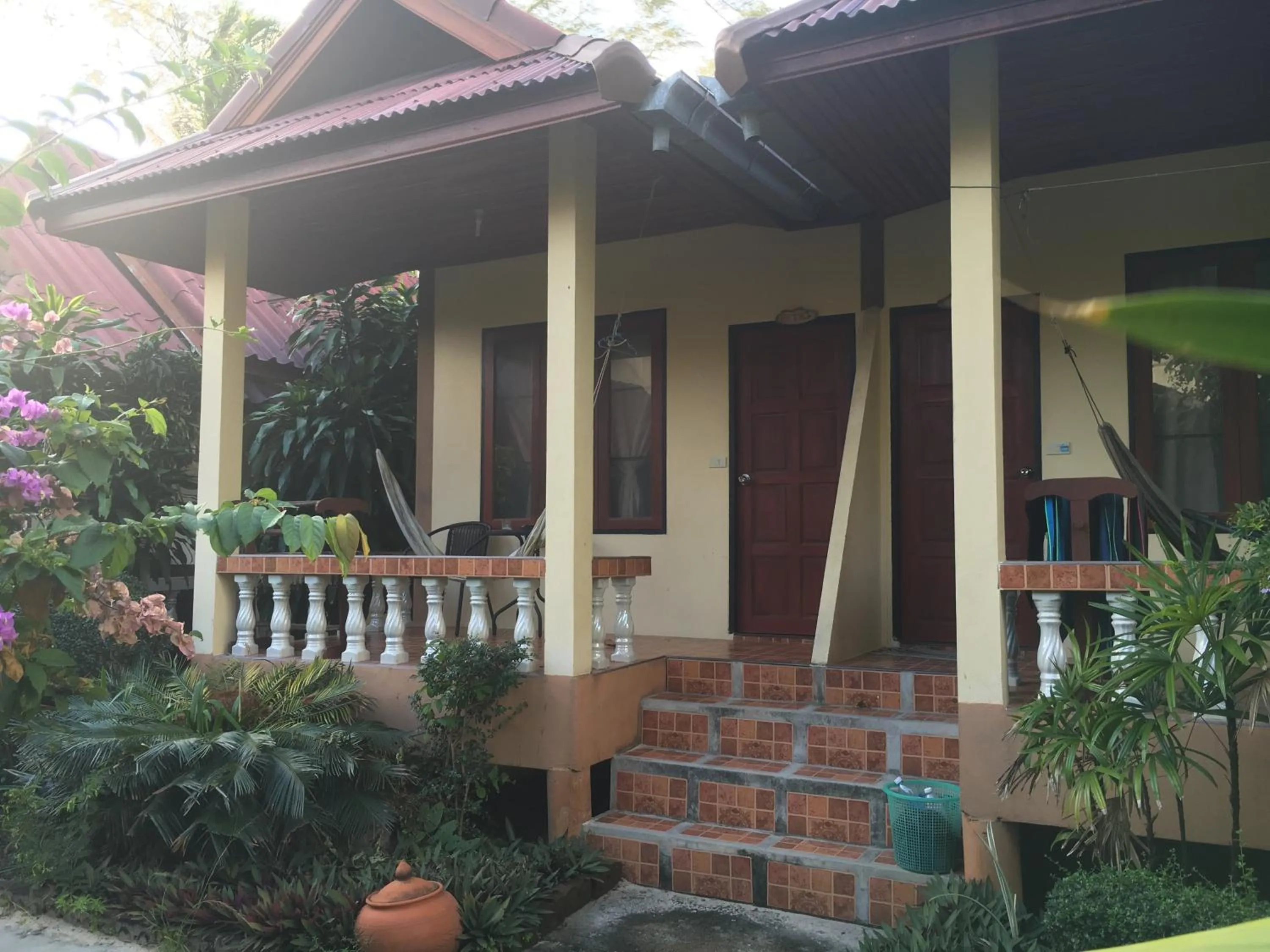 Jungle Hut Bungalows & Hotel