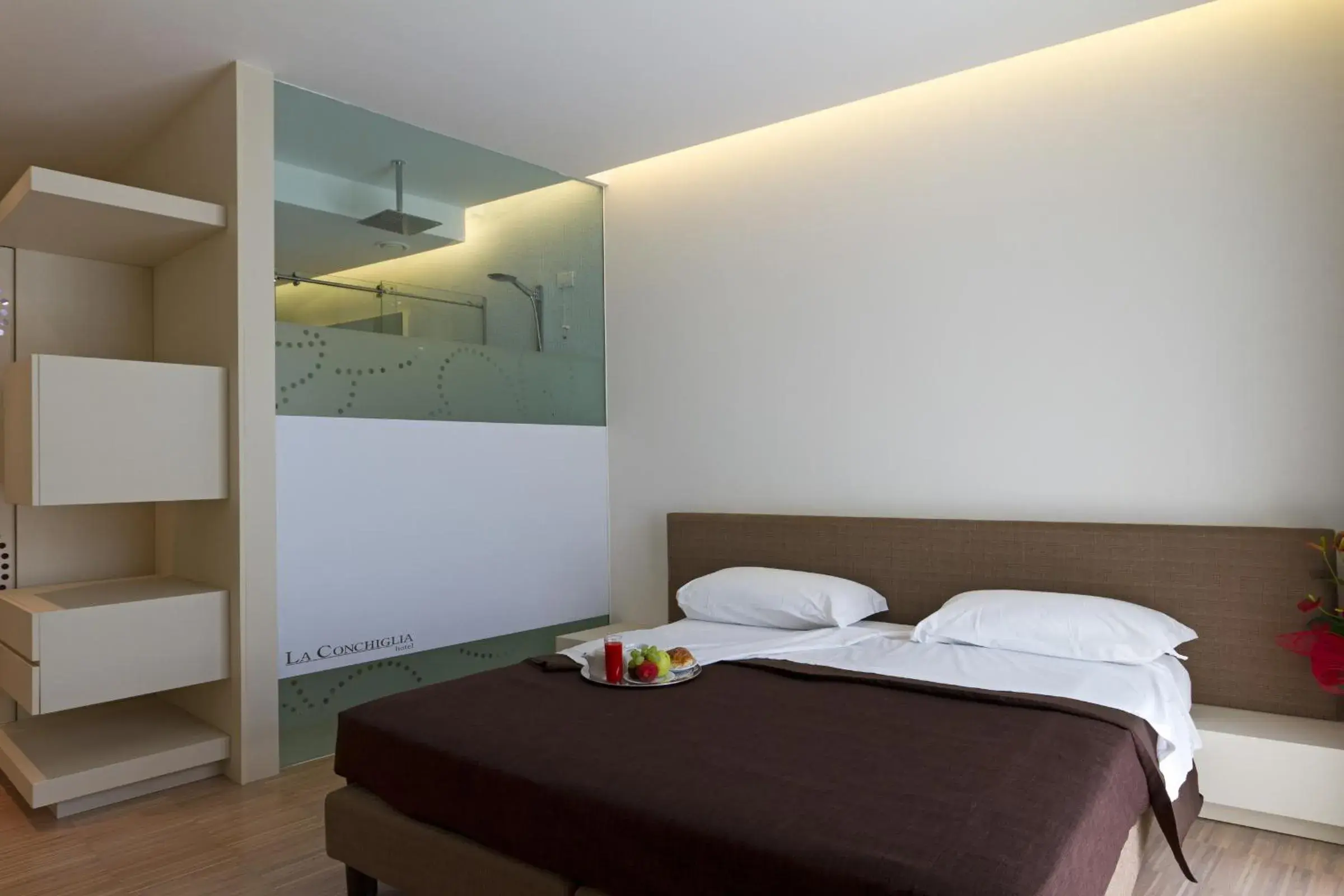 Photo of the whole room, Bed in Hotel La Conchiglia Photo of the whole room, Bed in Hotel La Conchiglia