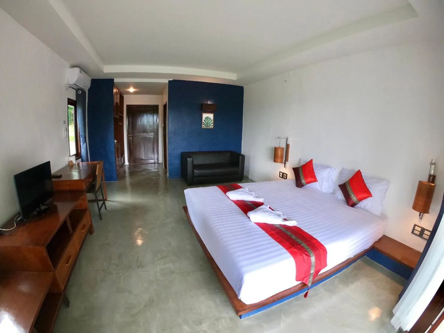 Photo of the whole room, Bed in Diamond Village Pai