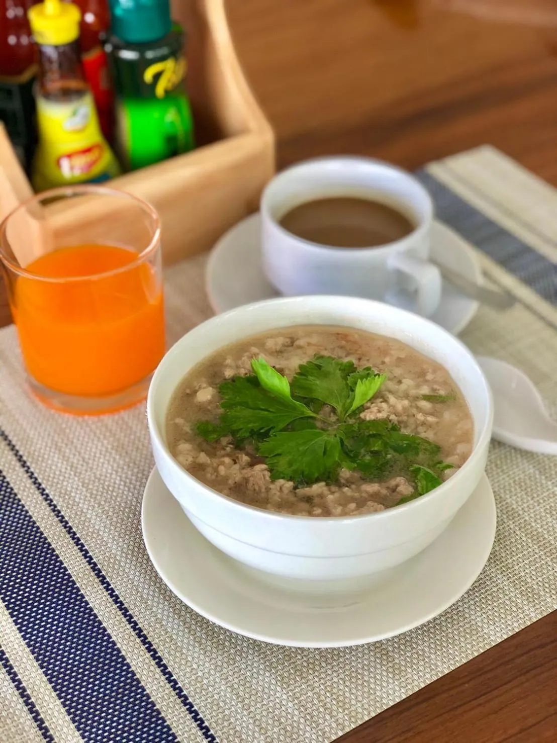 Food and drinks in Diamond Village Pai